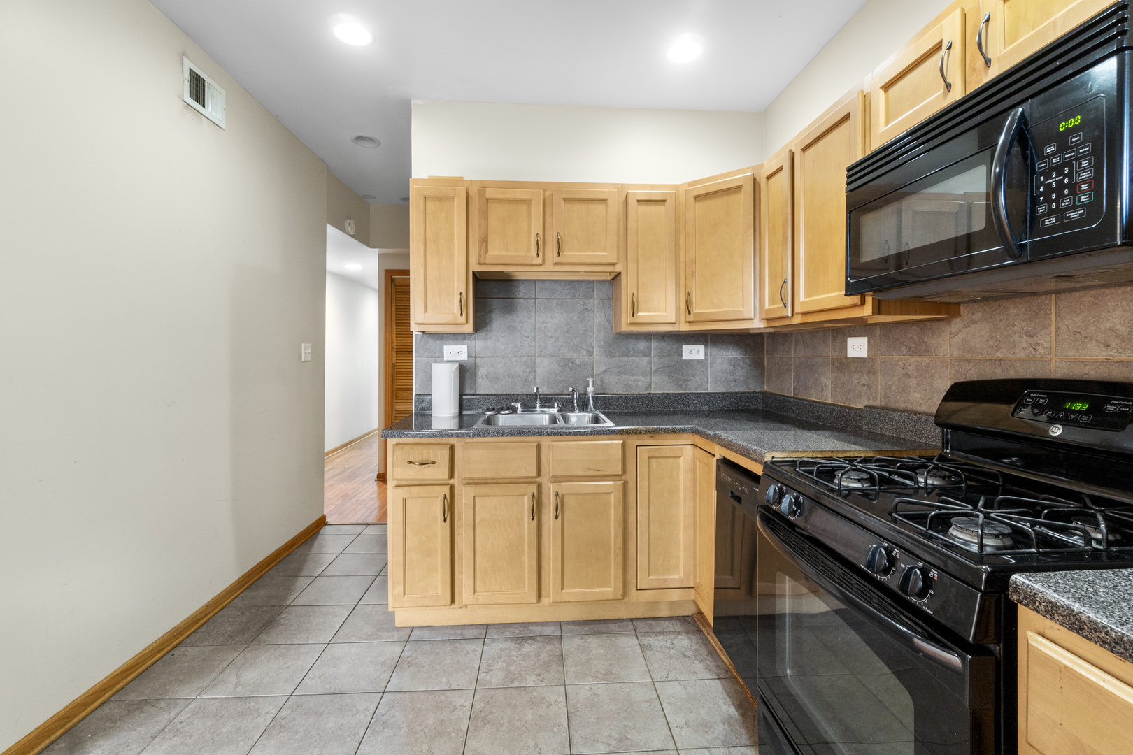 7223 N Damen Avenue, Chicago, IL 60645
