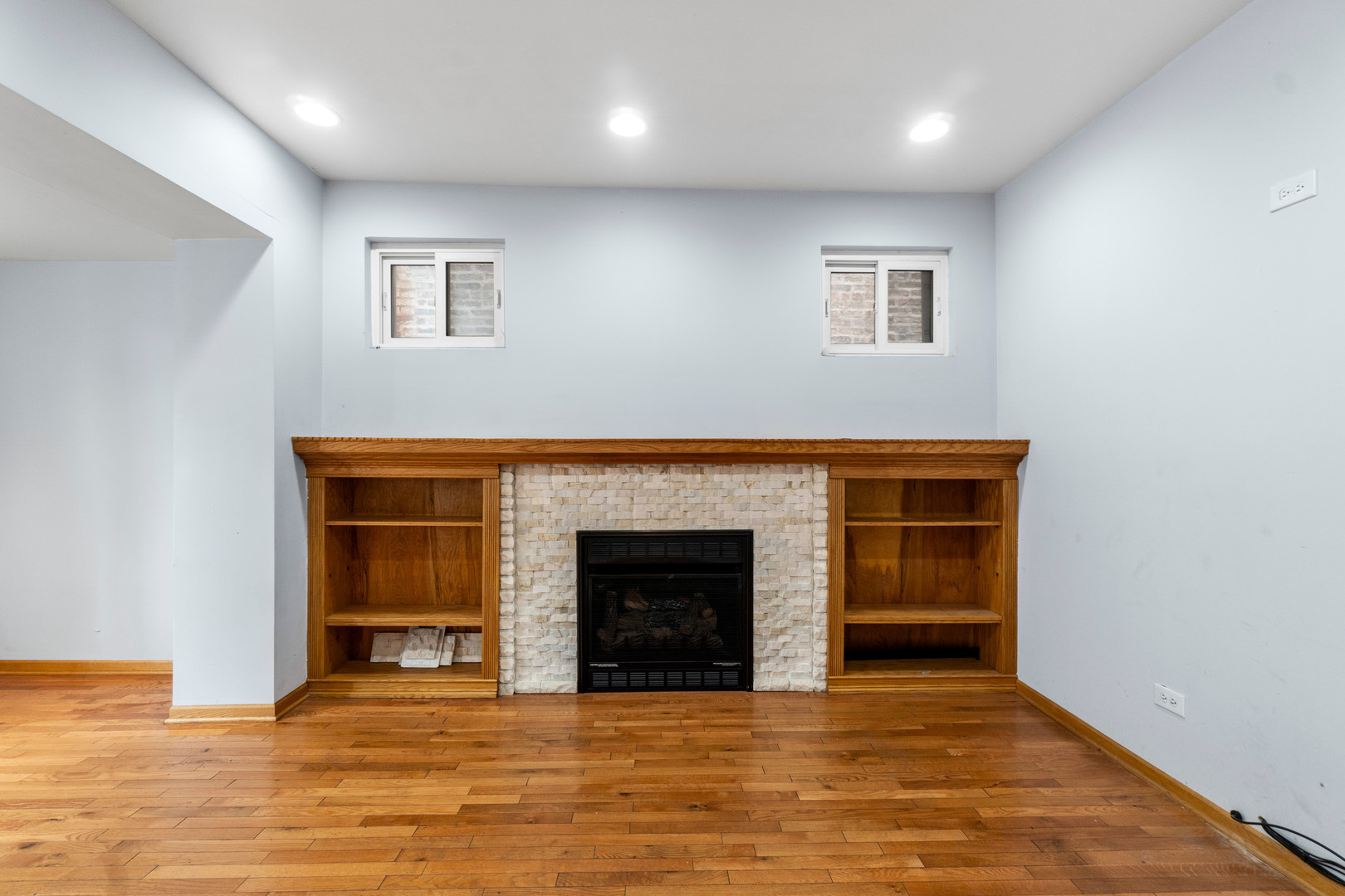 7223 N Damen Avenue, Chicago, IL 60645