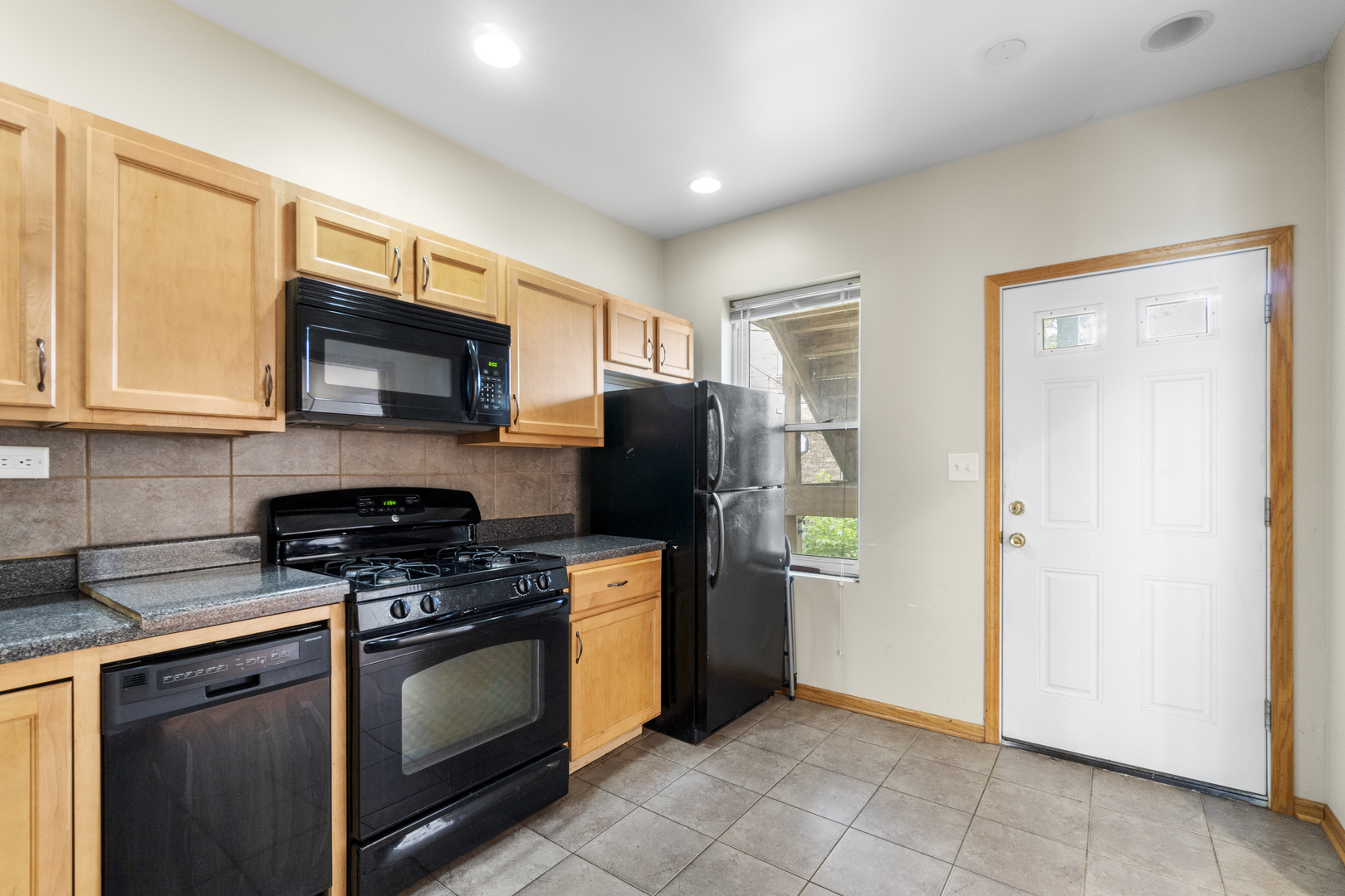 7223 N Damen Avenue, Chicago, IL 60645