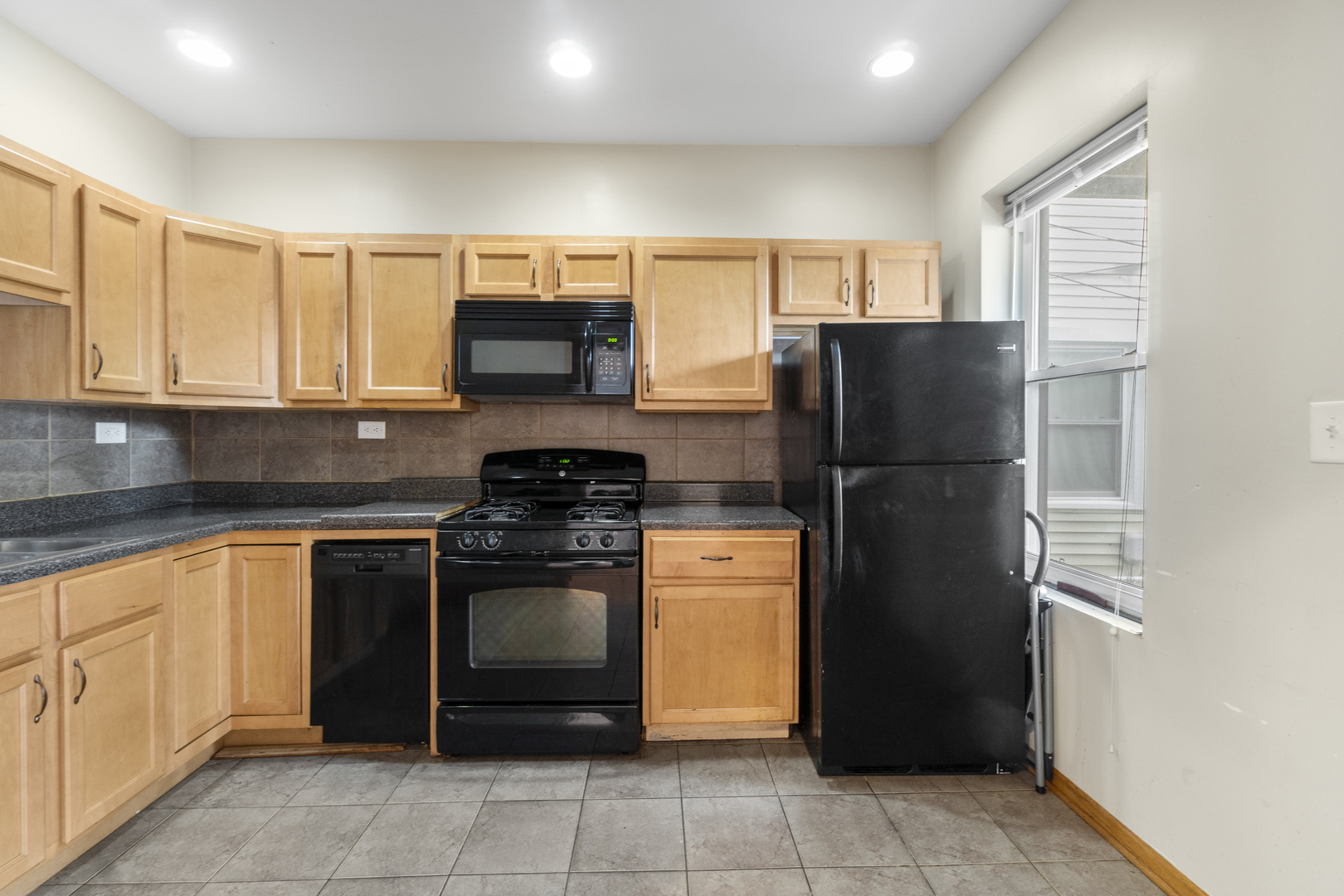 7223 N Damen Avenue, Chicago, IL 60645