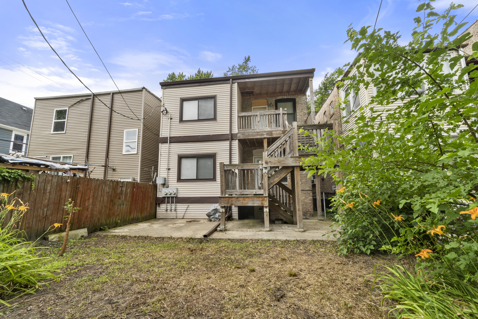 7223 N Damen Avenue, Chicago, IL 60645