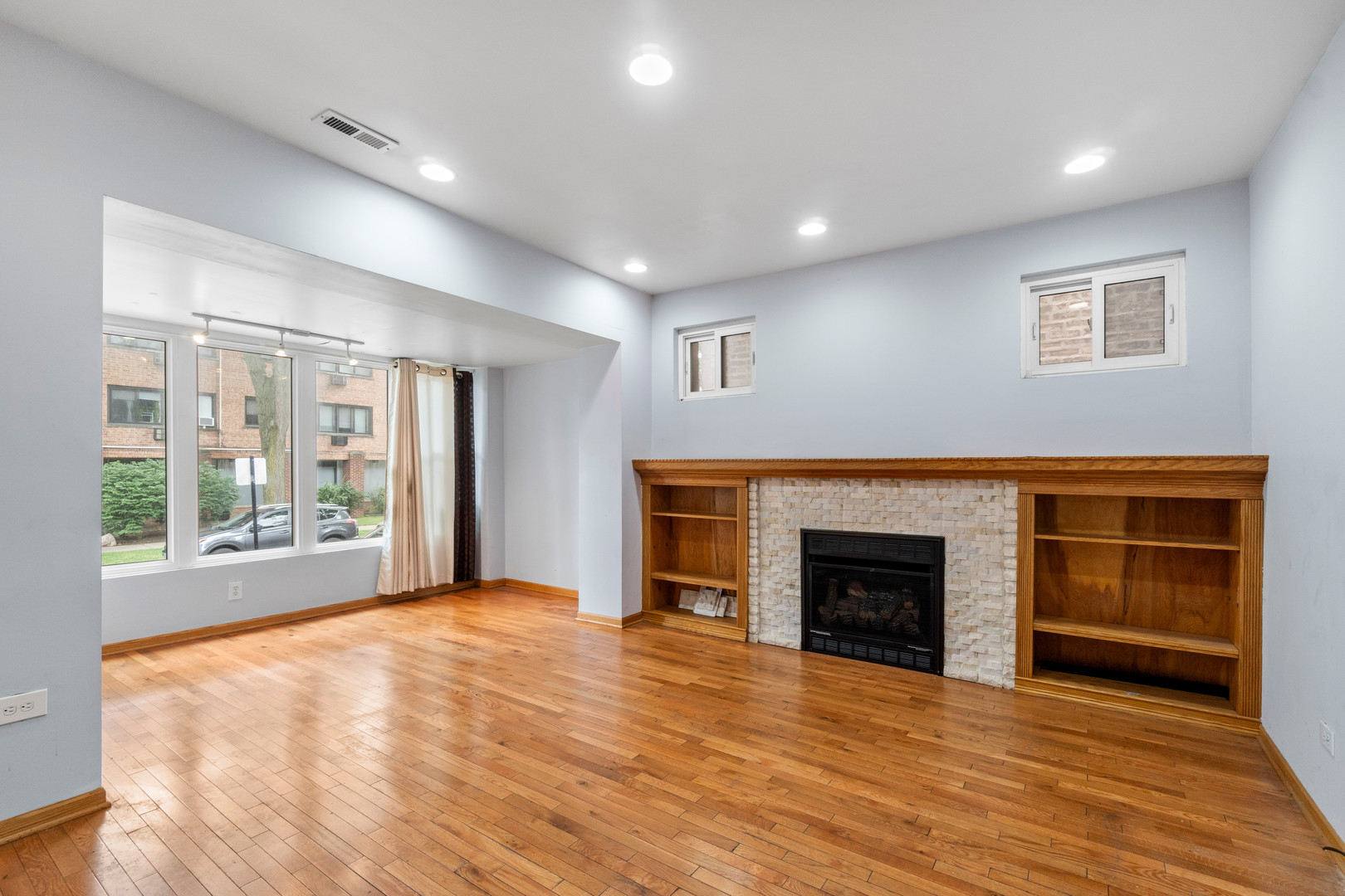 7223 N Damen Avenue, Chicago, IL 60645