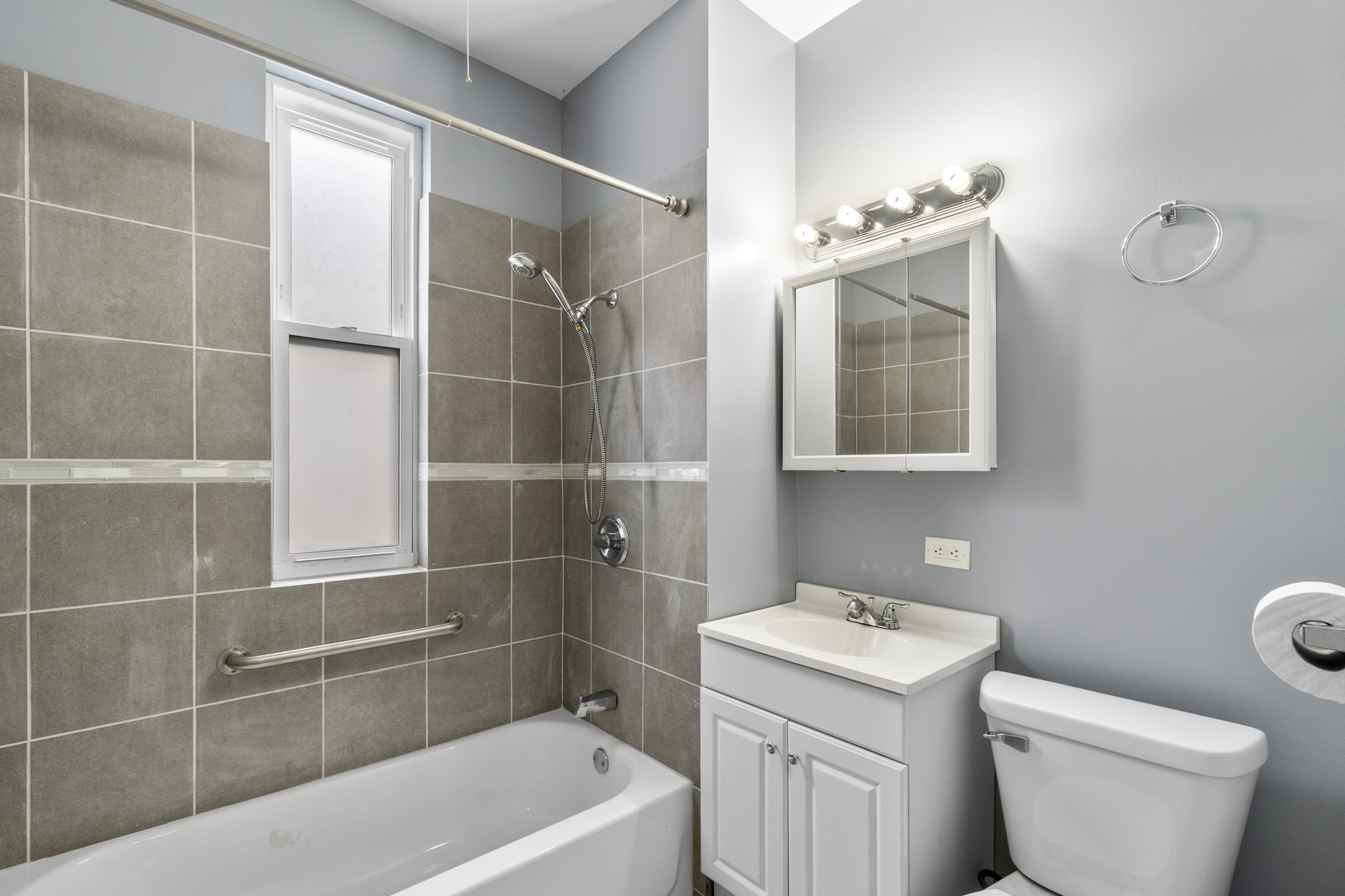 7223 N Damen Avenue, Chicago, IL 60645