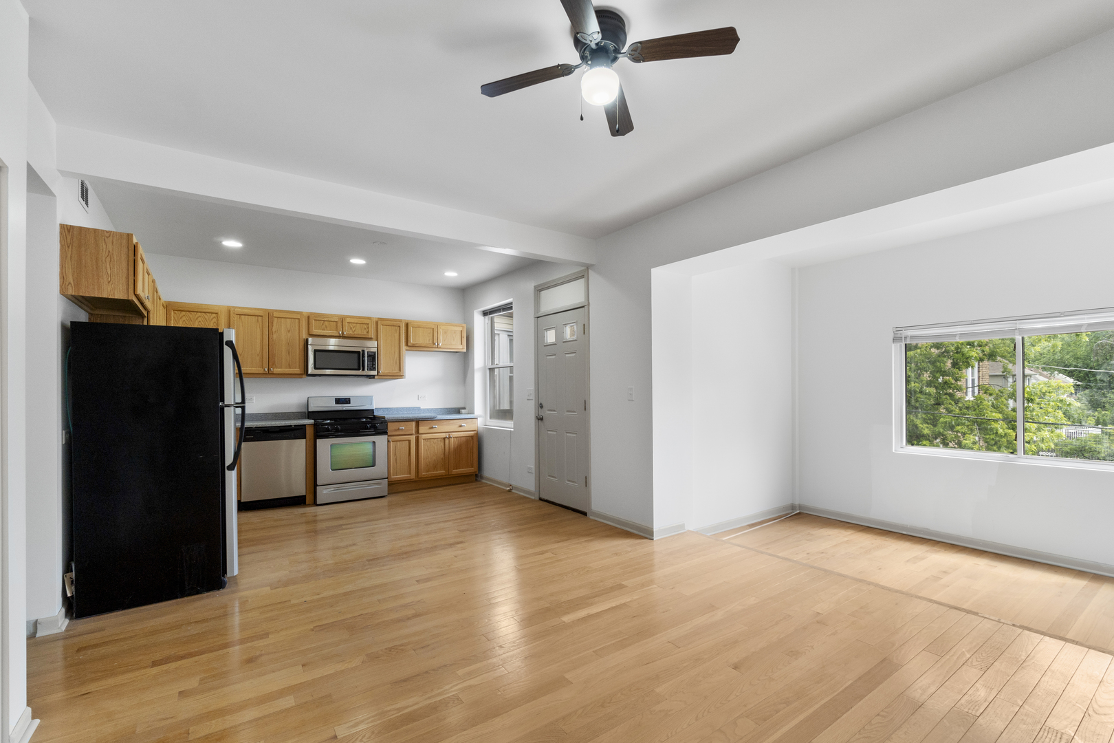 7223 N Damen Avenue, Chicago, IL 60645