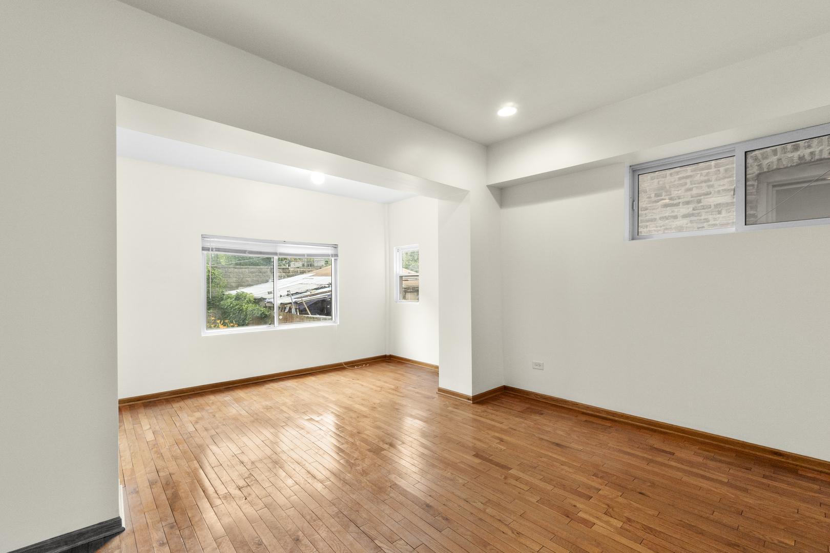 7223 N Damen Avenue, Chicago, IL 60645