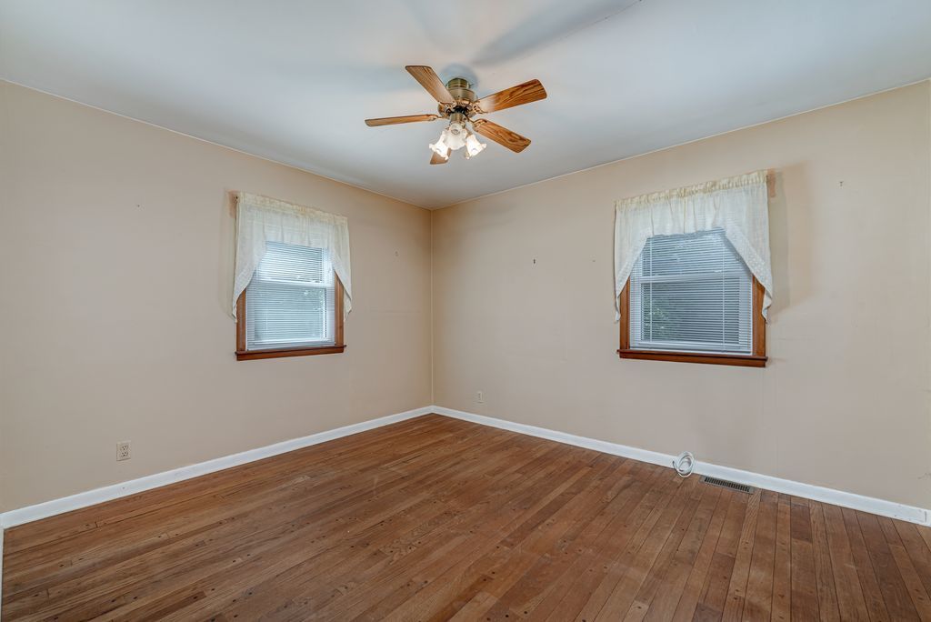 99 Park Street, Oswego, IL 60543