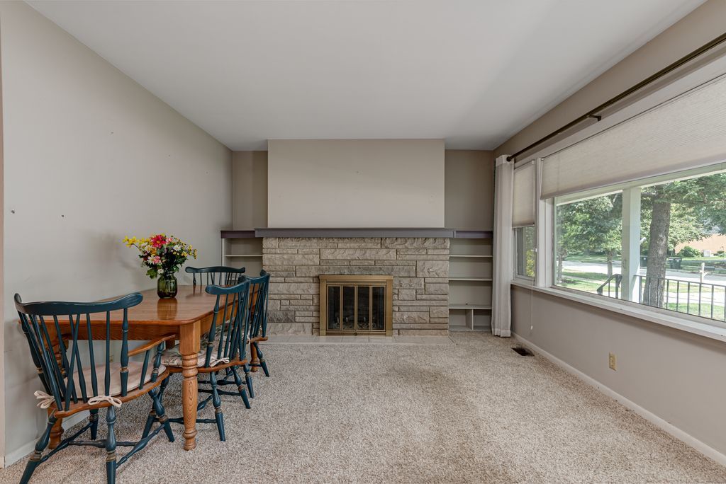 99 Park Street, Oswego, IL 60543