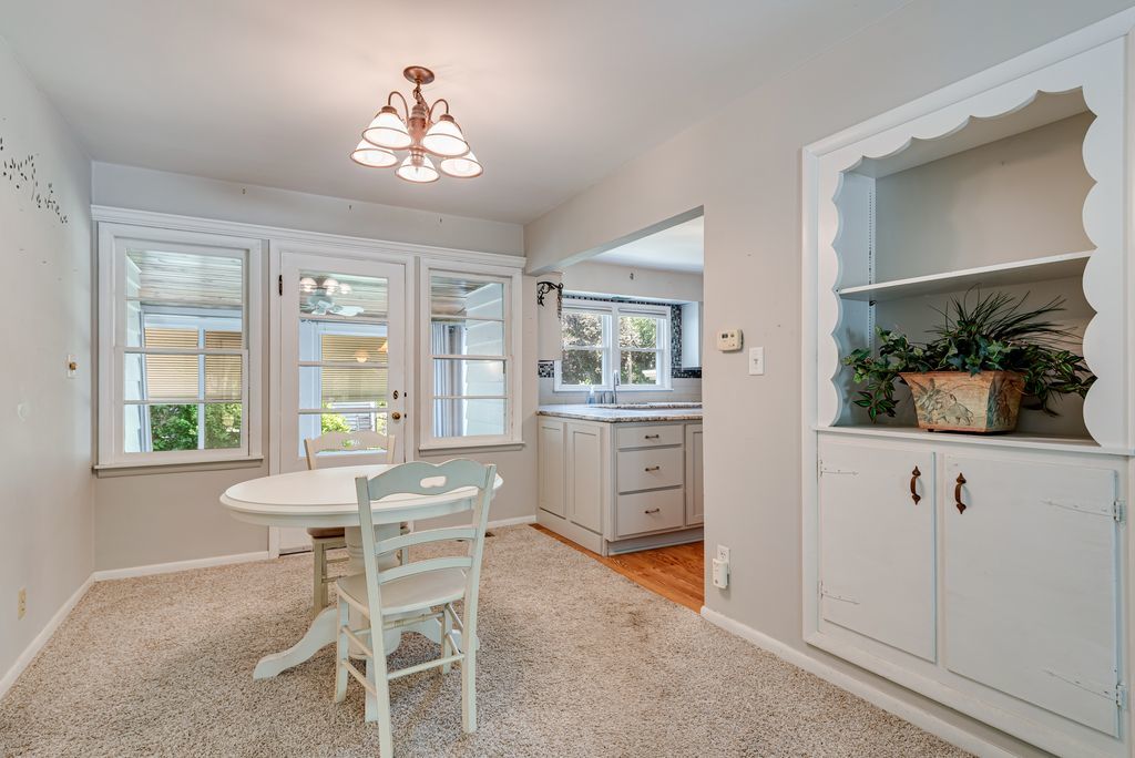 99 Park Street, Oswego, IL 60543