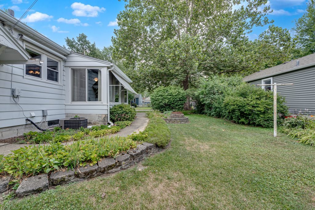 99 Park Street, Oswego, IL 60543