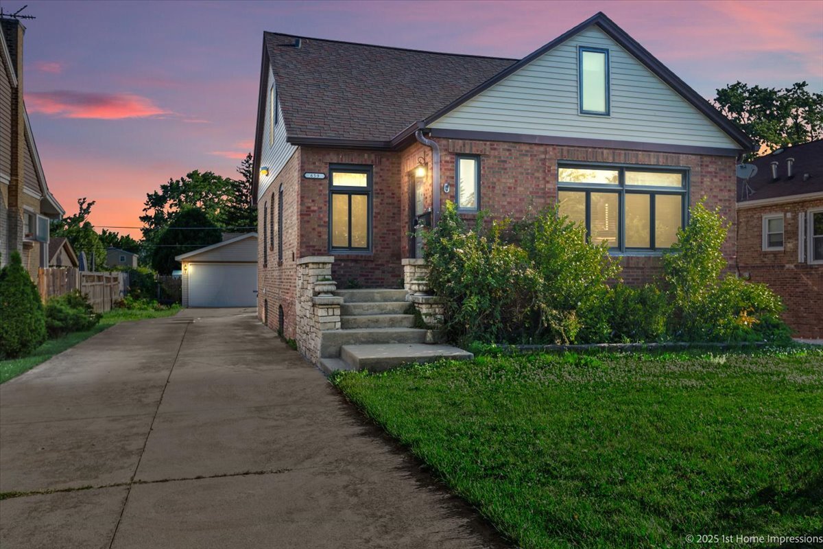 659 W Albert Street, Elmhurst, IL 60126