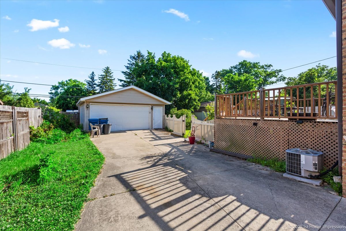 659 W Albert Street, Elmhurst, IL 60126