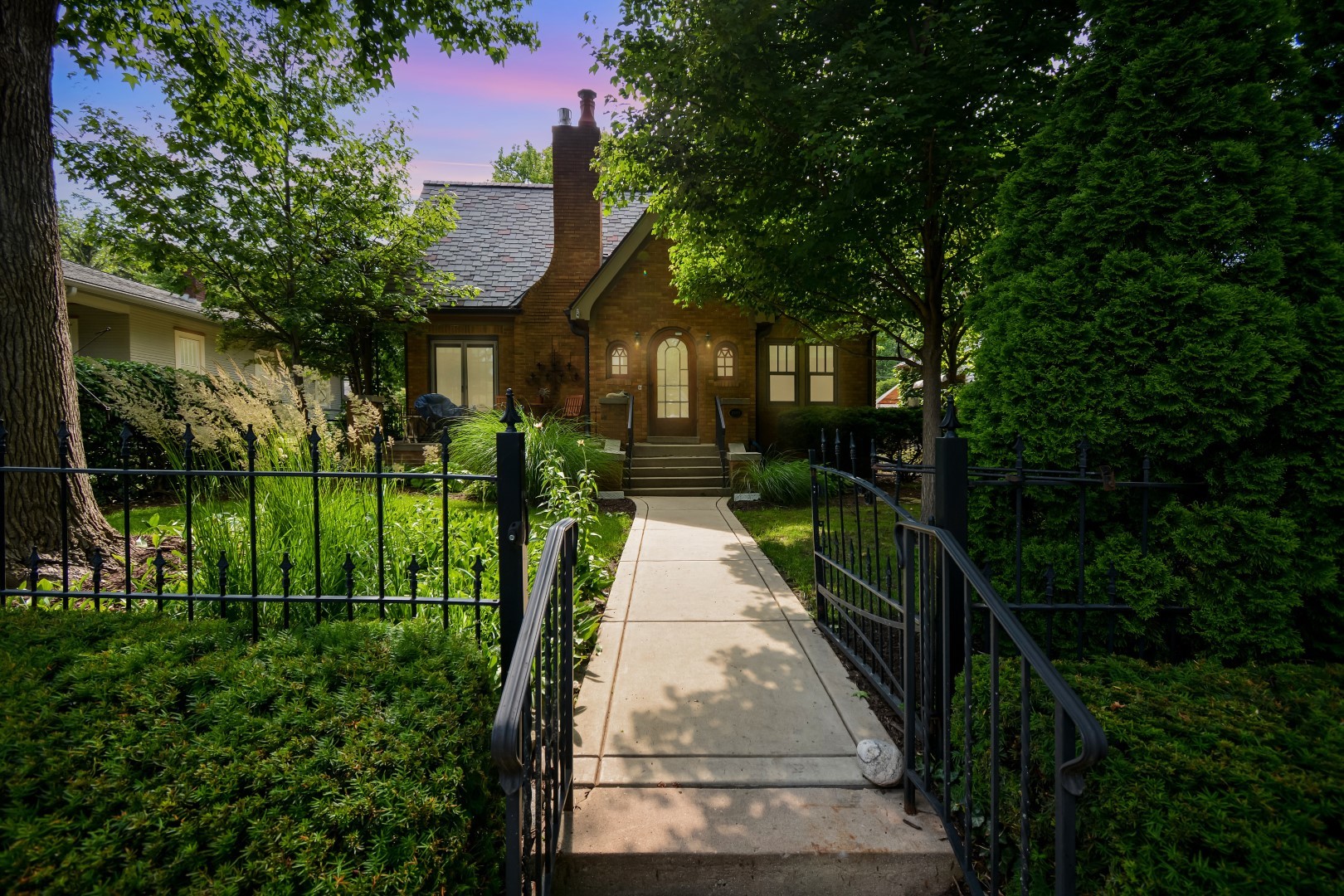 9 Harwood Place, Bloomington, IL 61701