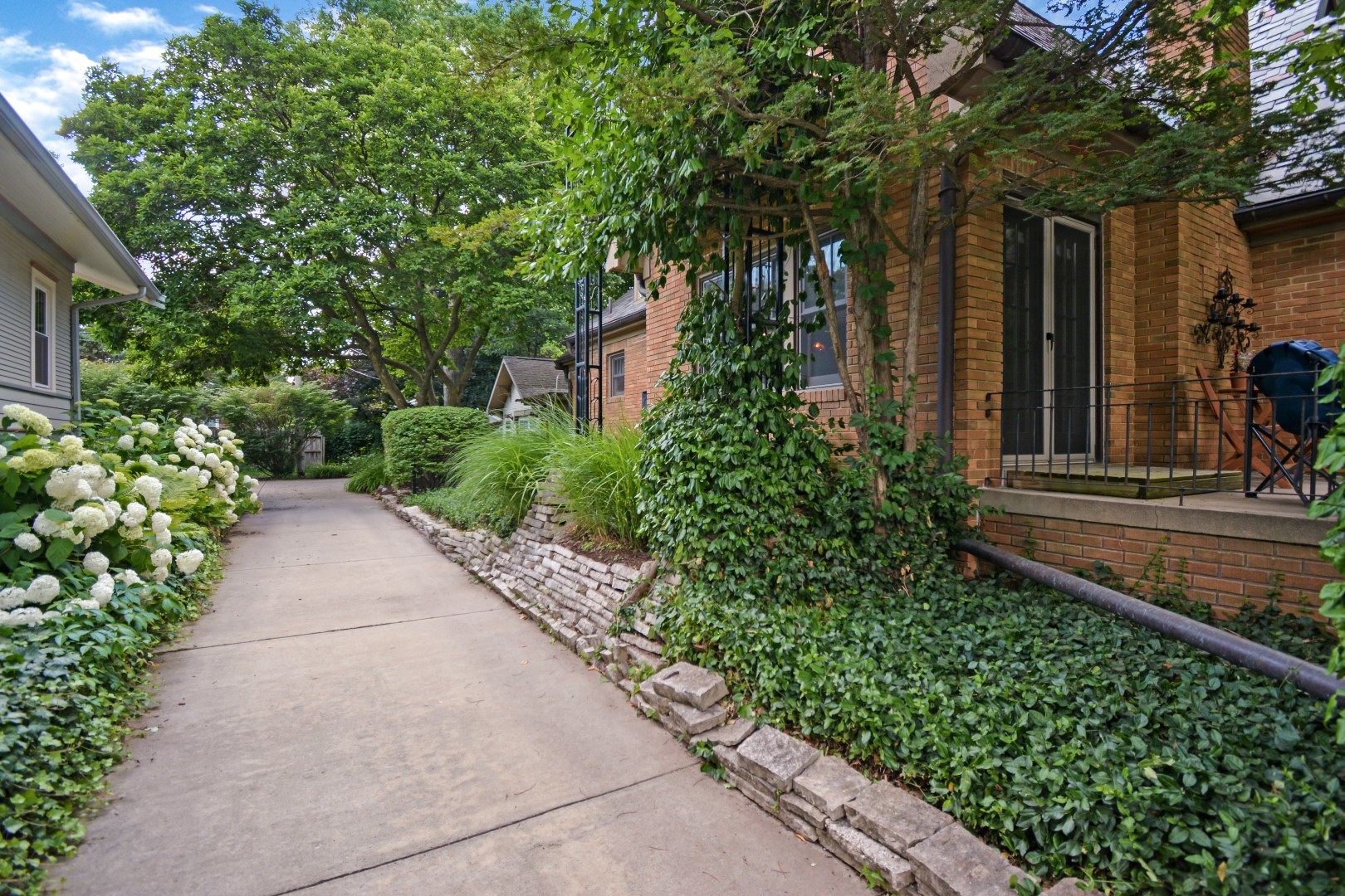 9 Harwood Place, Bloomington, IL 61701