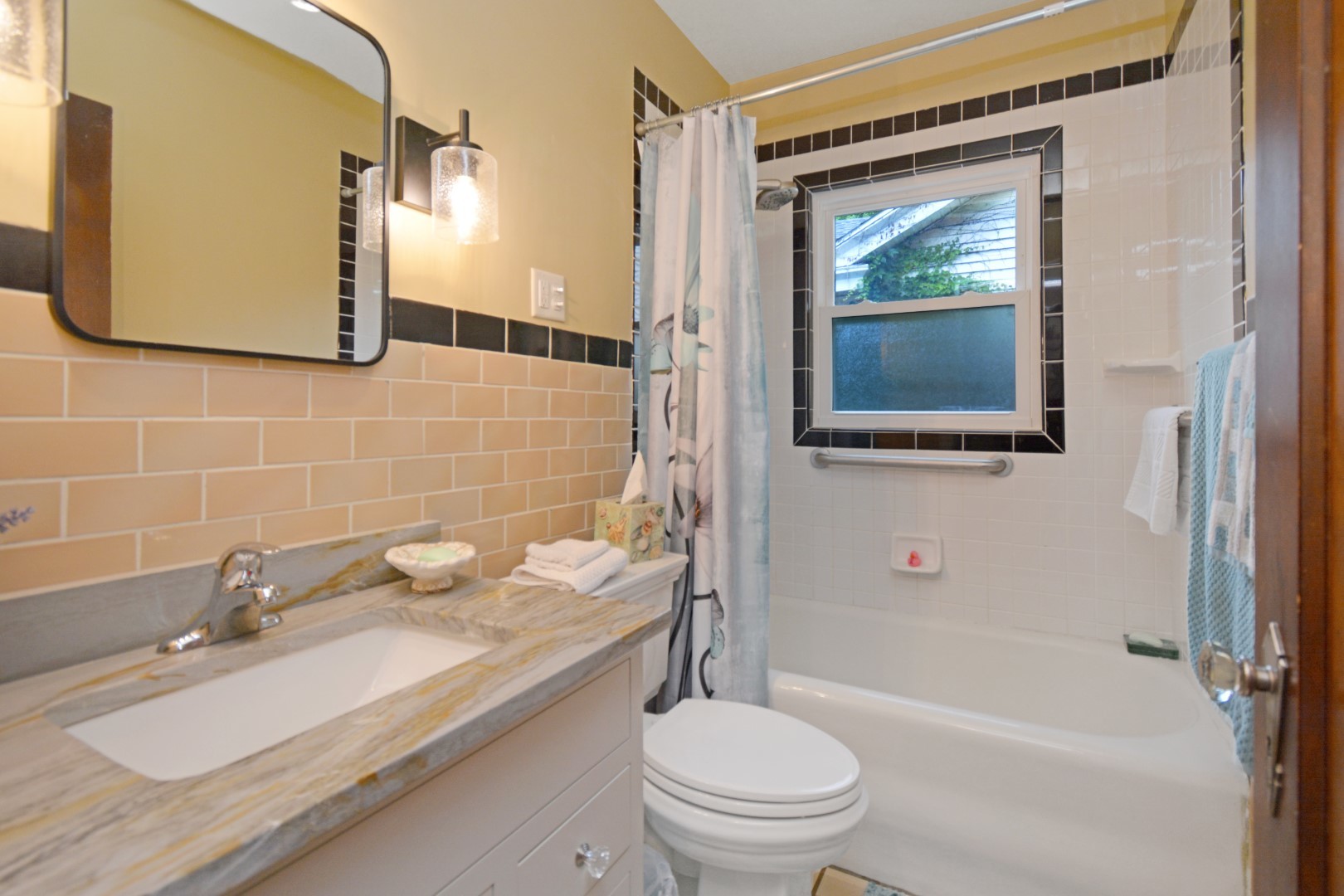 9 Harwood Place, Bloomington, IL 61701