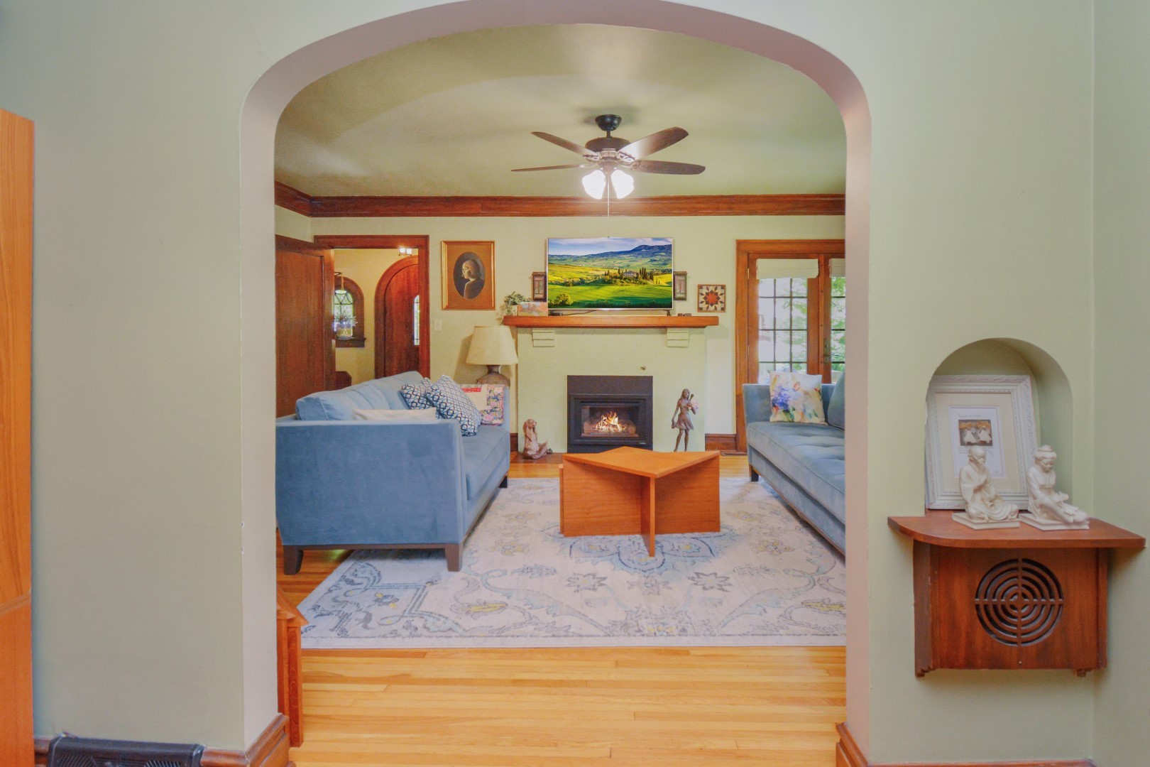 9 Harwood Place, Bloomington, IL 61701