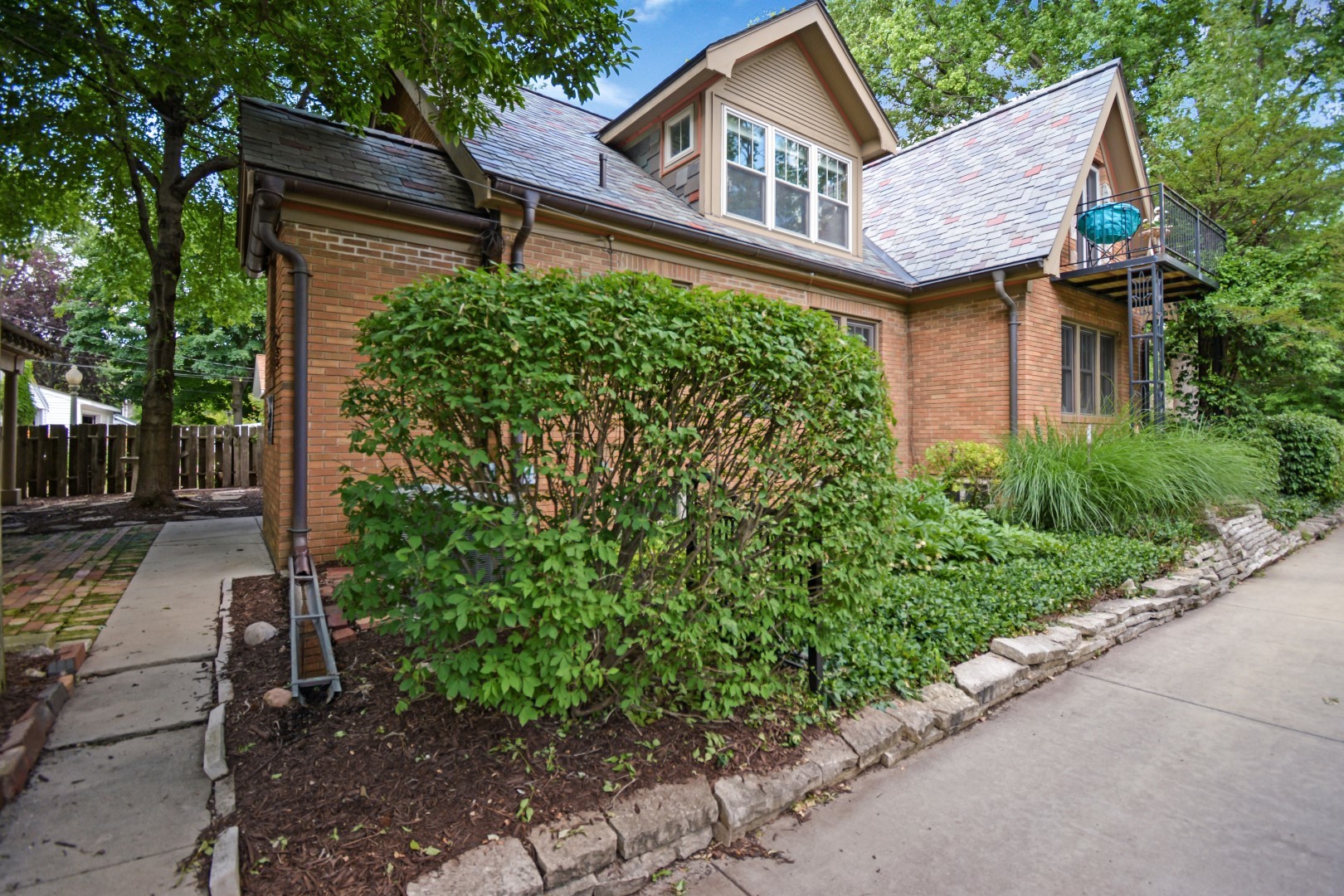 9 Harwood Place, Bloomington, IL 61701