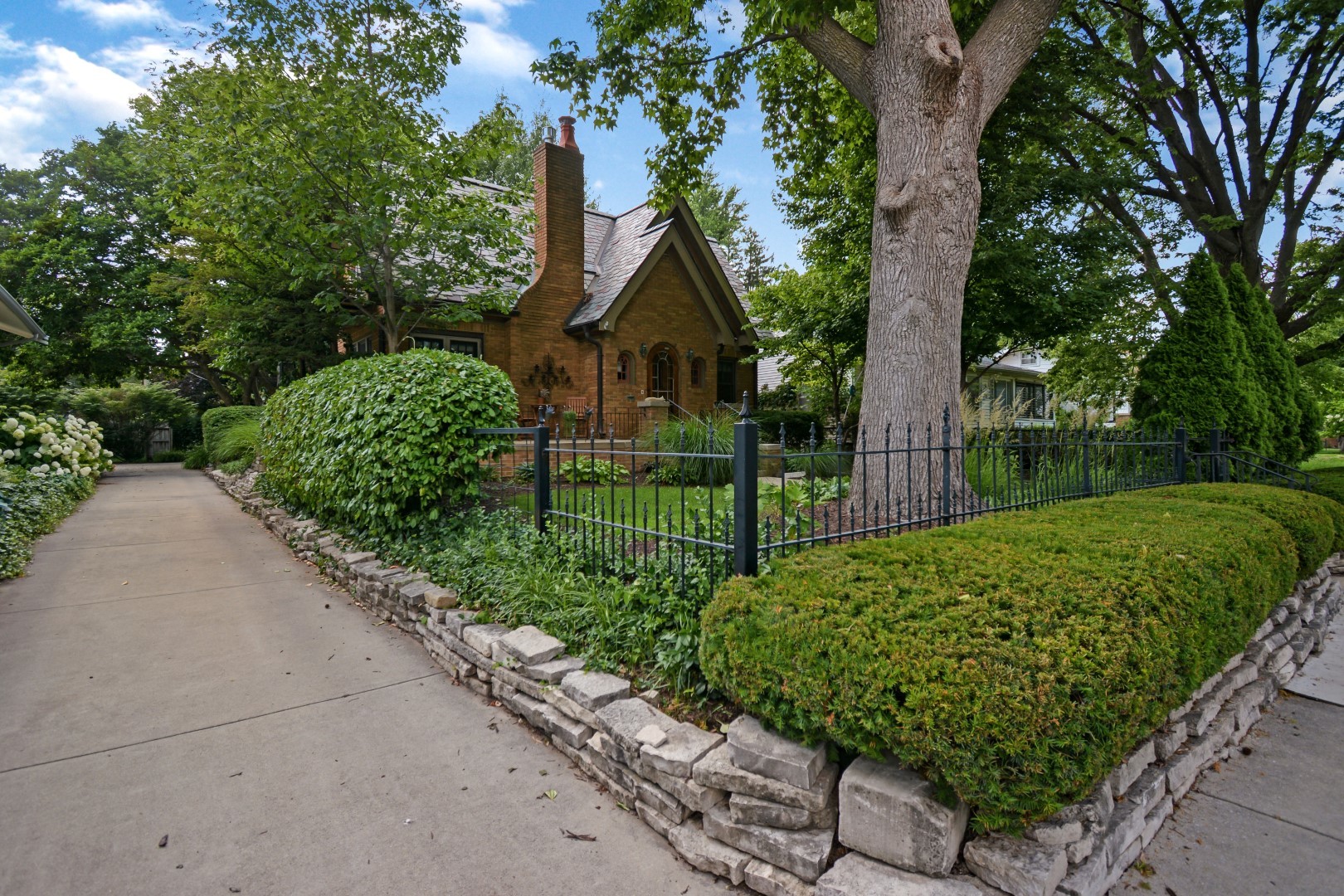 9 Harwood Place, Bloomington, IL 61701