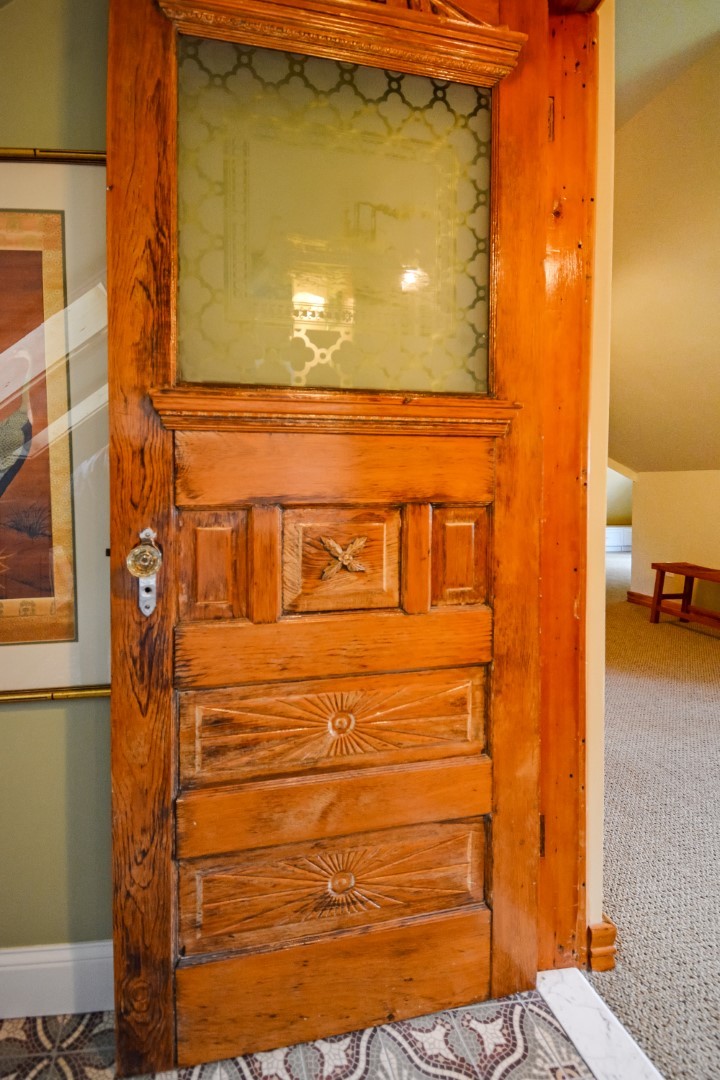 9 Harwood Place, Bloomington, IL 61701