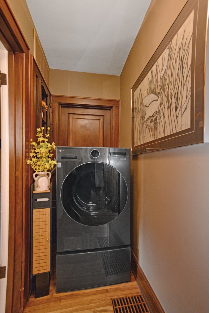 9 Harwood Place, Bloomington, IL 61701