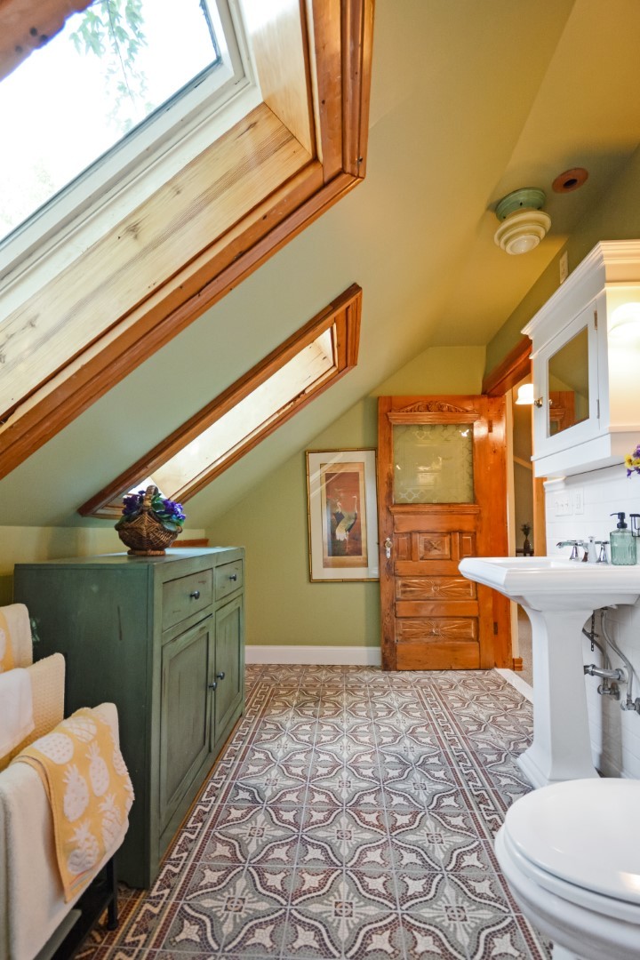 9 Harwood Place, Bloomington, IL 61701