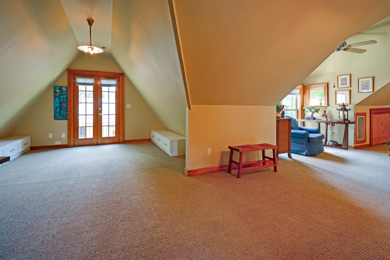 9 Harwood Place, Bloomington, IL 61701