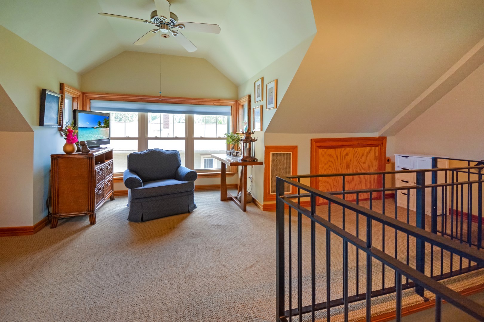 9 Harwood Place, Bloomington, IL 61701