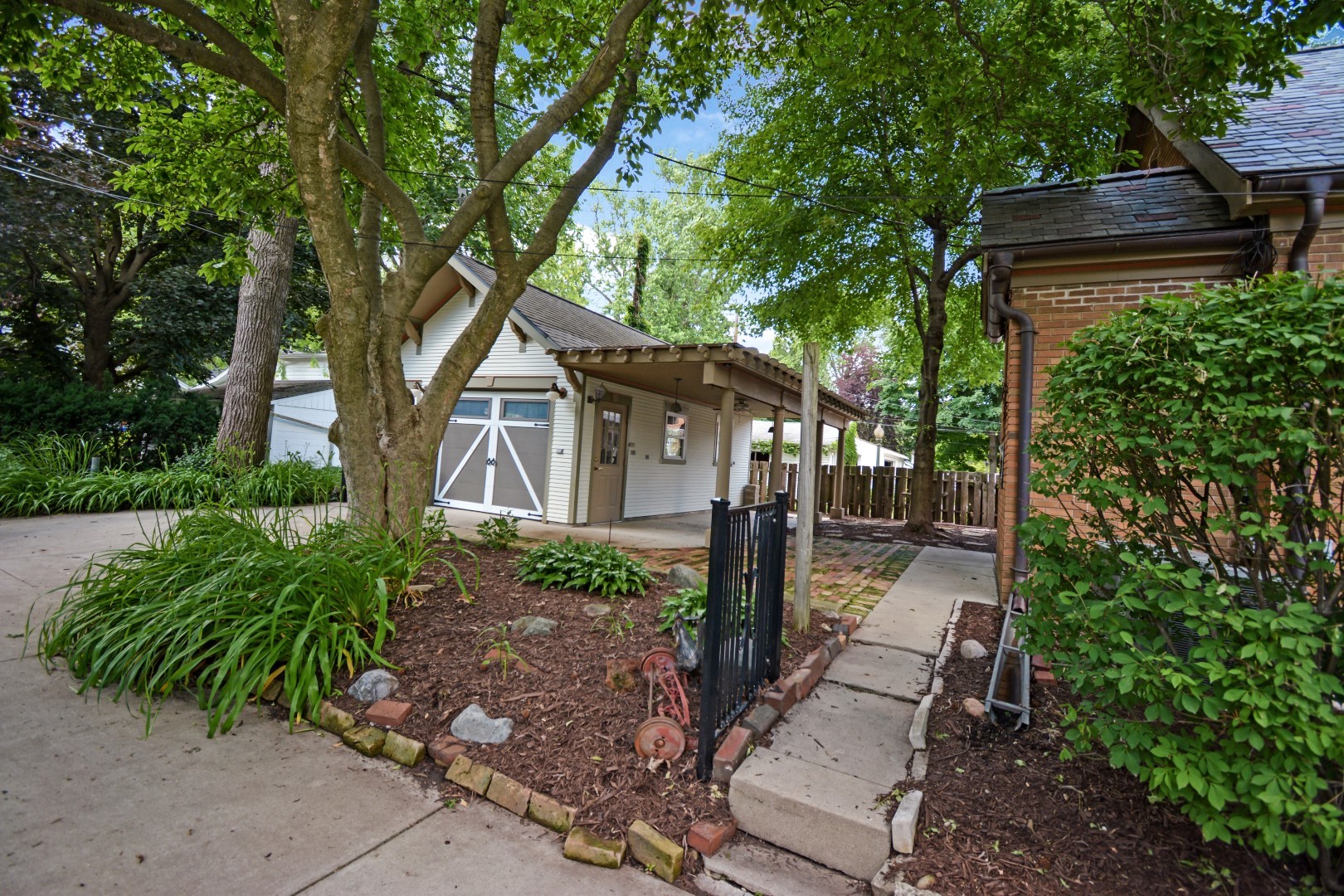 9 Harwood Place, Bloomington, IL 61701