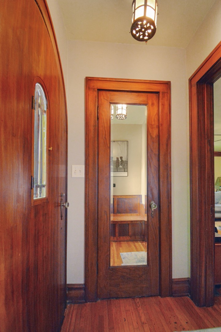 9 Harwood Place, Bloomington, IL 61701