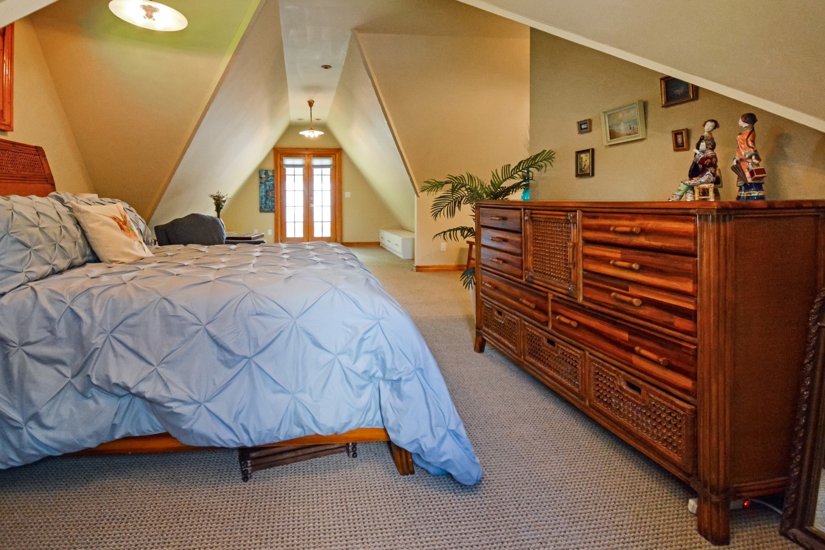 9 Harwood Place, Bloomington, IL 61701