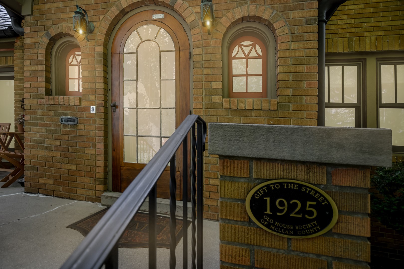 9 Harwood Place, Bloomington, IL 61701