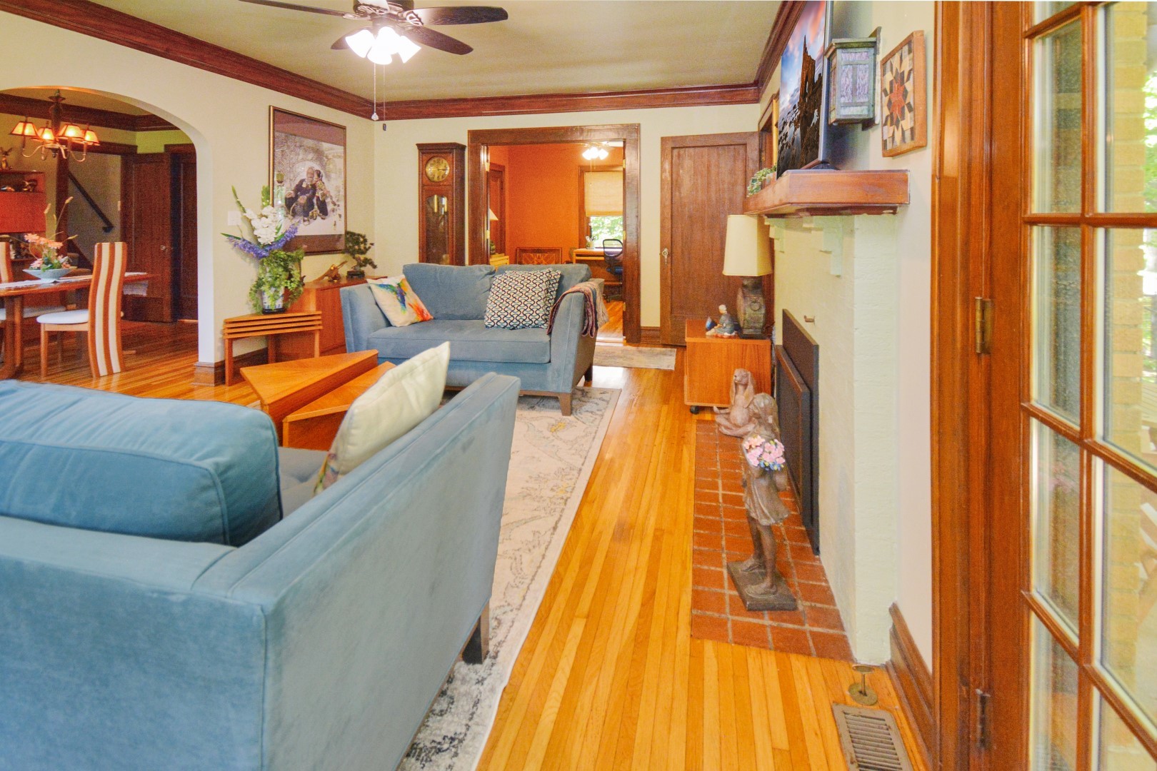 9 Harwood Place, Bloomington, IL 61701