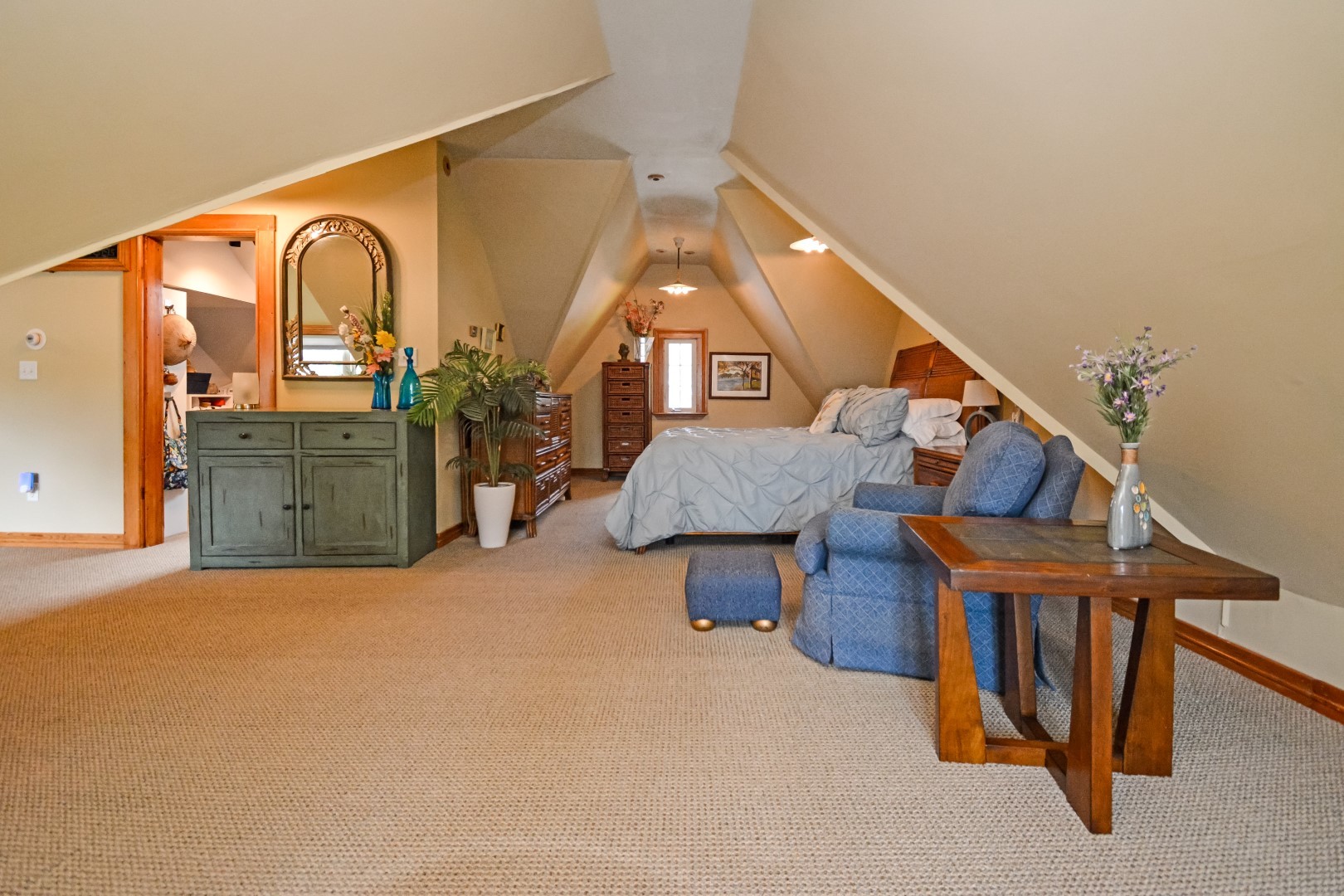 9 Harwood Place, Bloomington, IL 61701