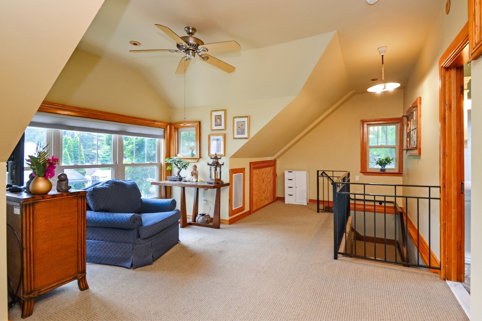 9 Harwood Place, Bloomington, IL 61701