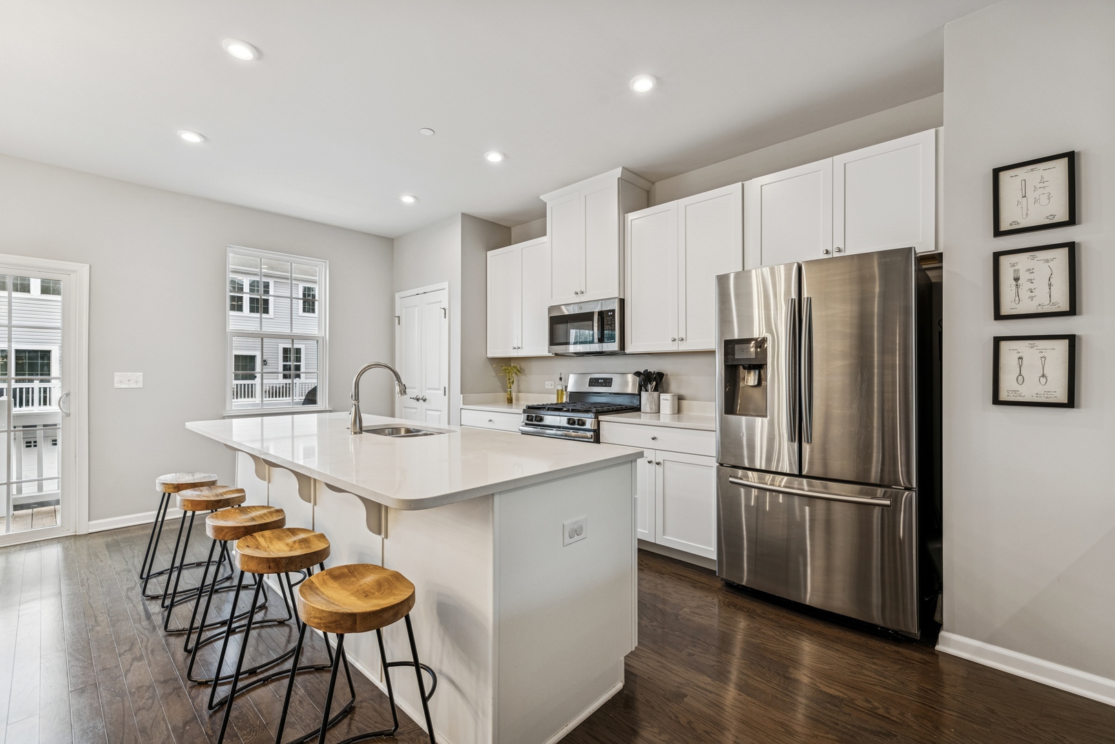 53 Nicholas Drive, Des Plaines, IL 60016