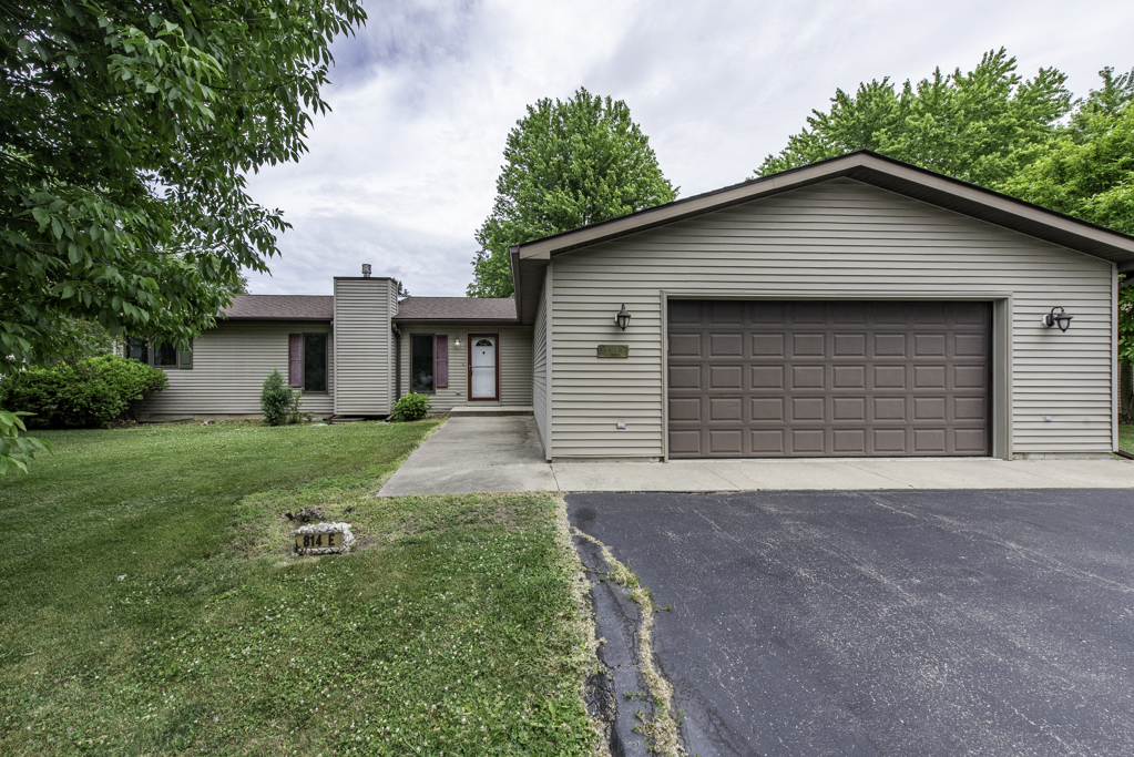 814 E Oak Street, Silver Lake, WI 53170