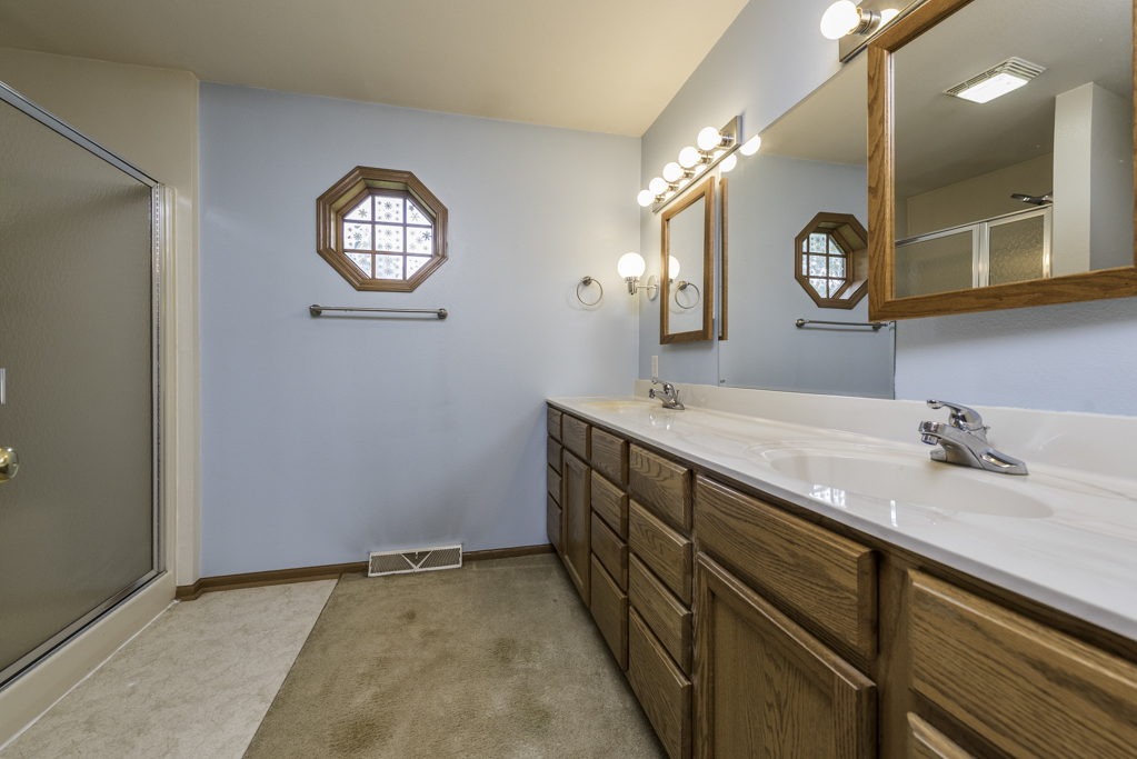 814 E Oak Street, Silver Lake, WI 53170