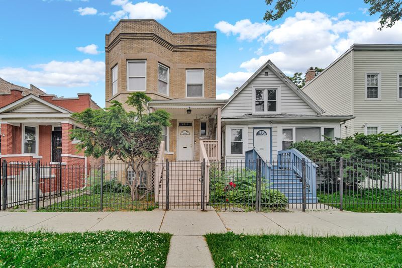 4910 W Gladys Avenue, Chicago, IL 60644