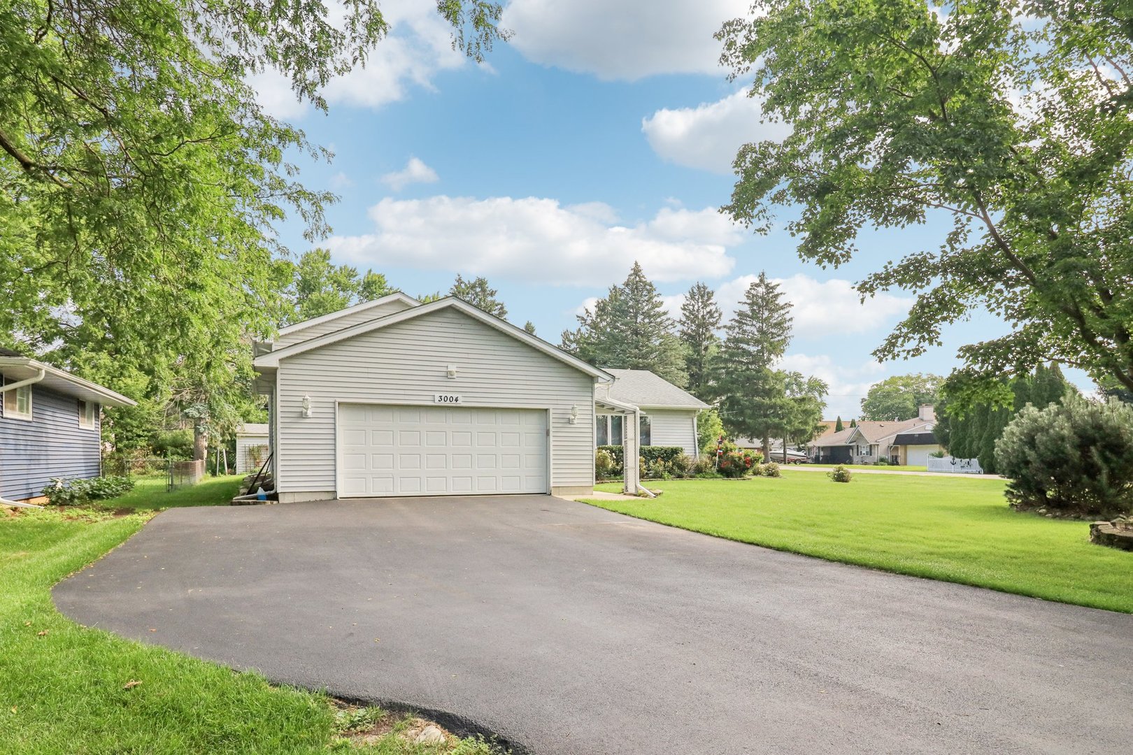 3004 Still Hill Drive, McHenry, IL 60050