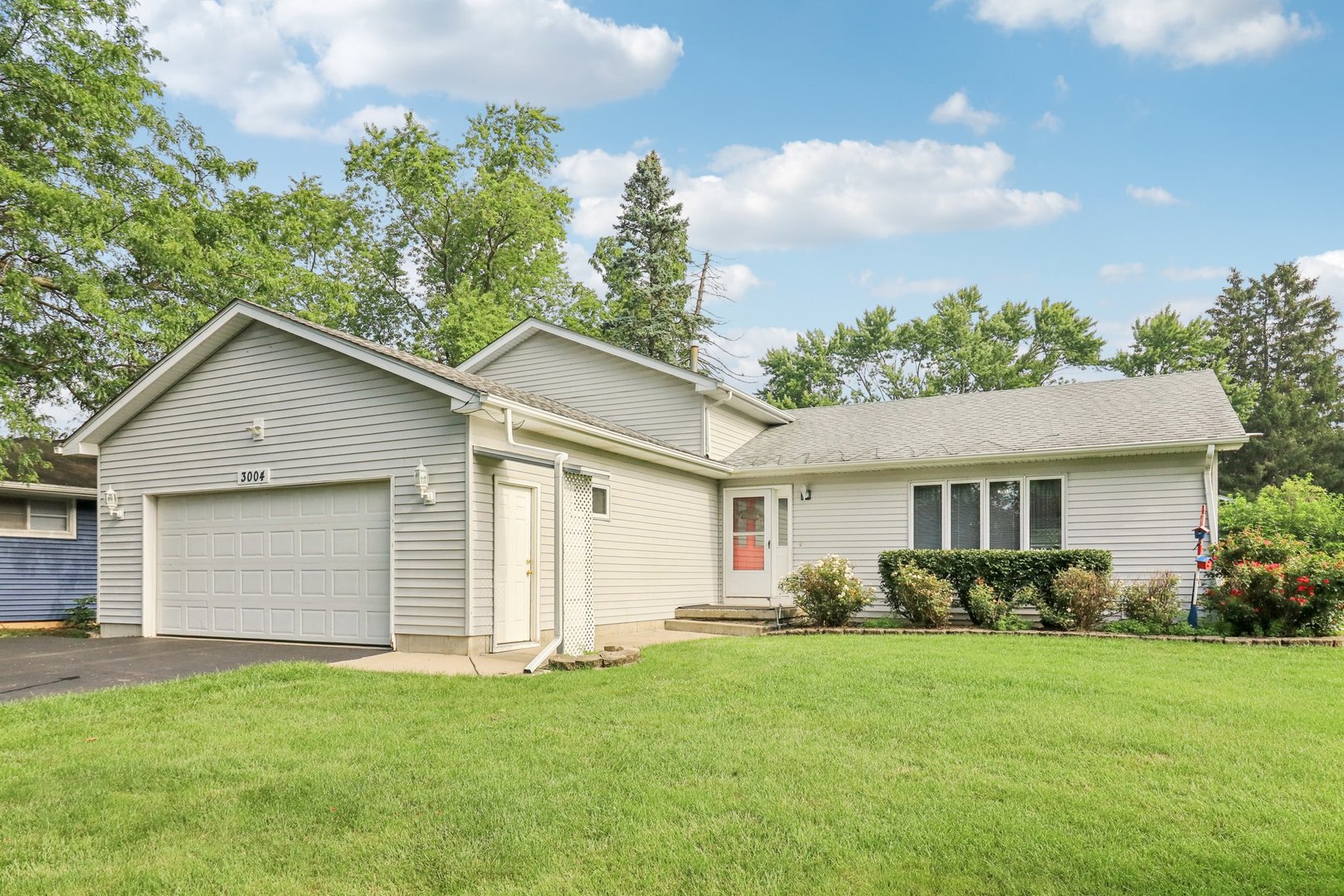 3004 Still Hill Drive, McHenry, IL 60050