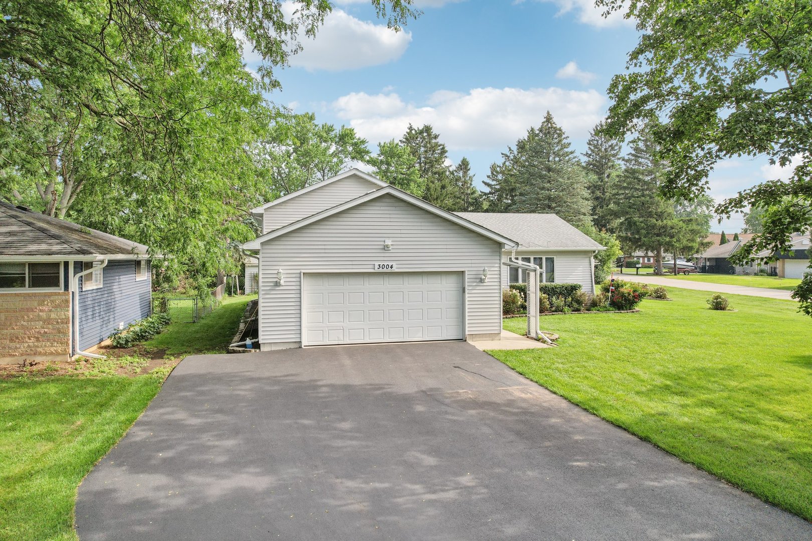 3004 Still Hill Drive, McHenry, IL 60050
