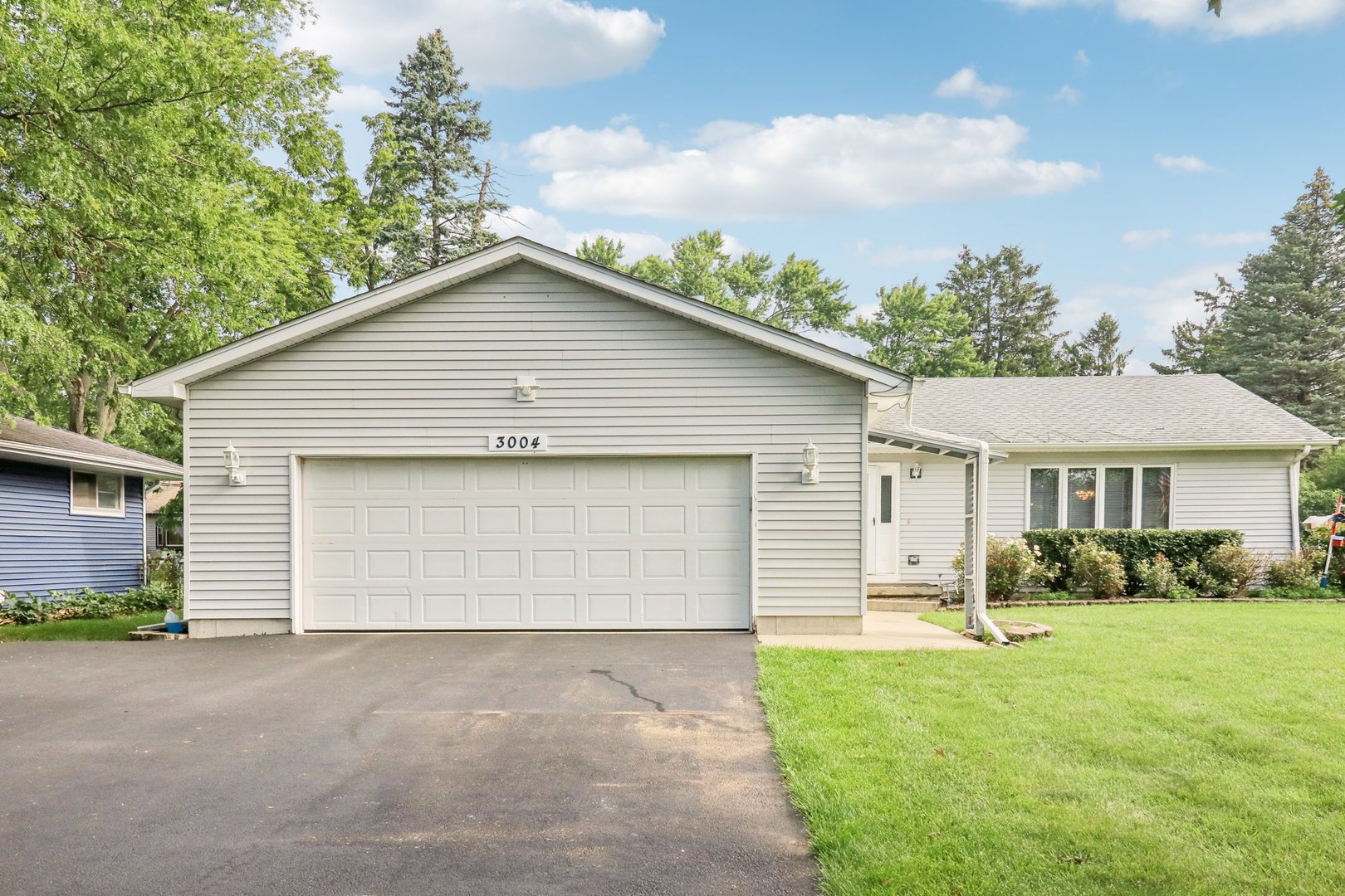 3004 Still Hill Drive, McHenry, IL 60050