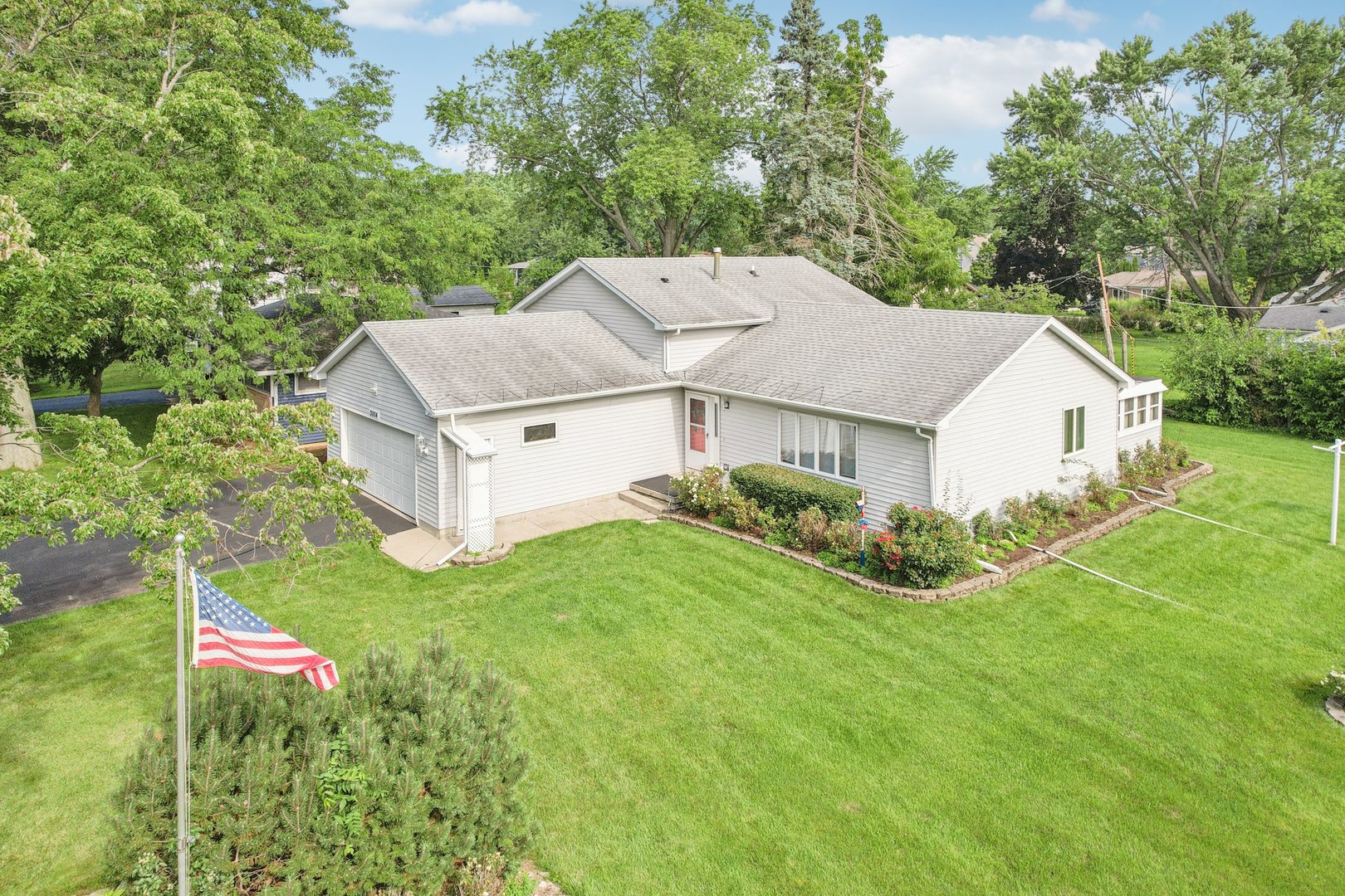 3004 Still Hill Drive, McHenry, IL 60050
