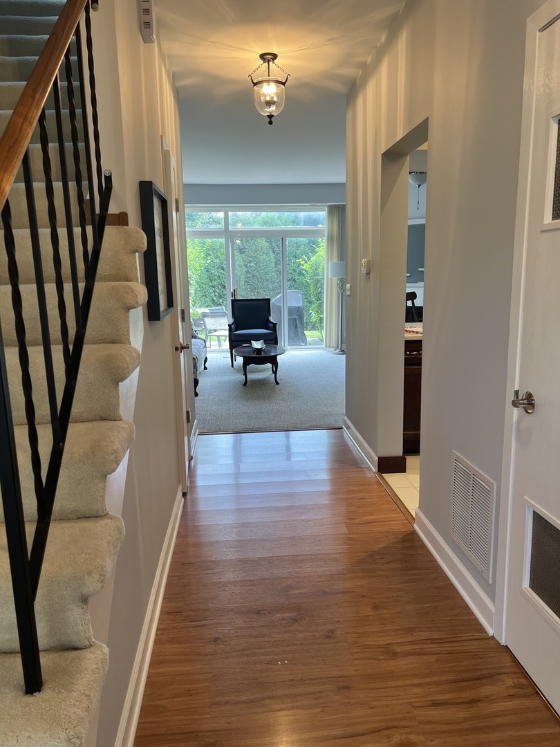 7833 Darien Lake Drive, Darien, IL 60561