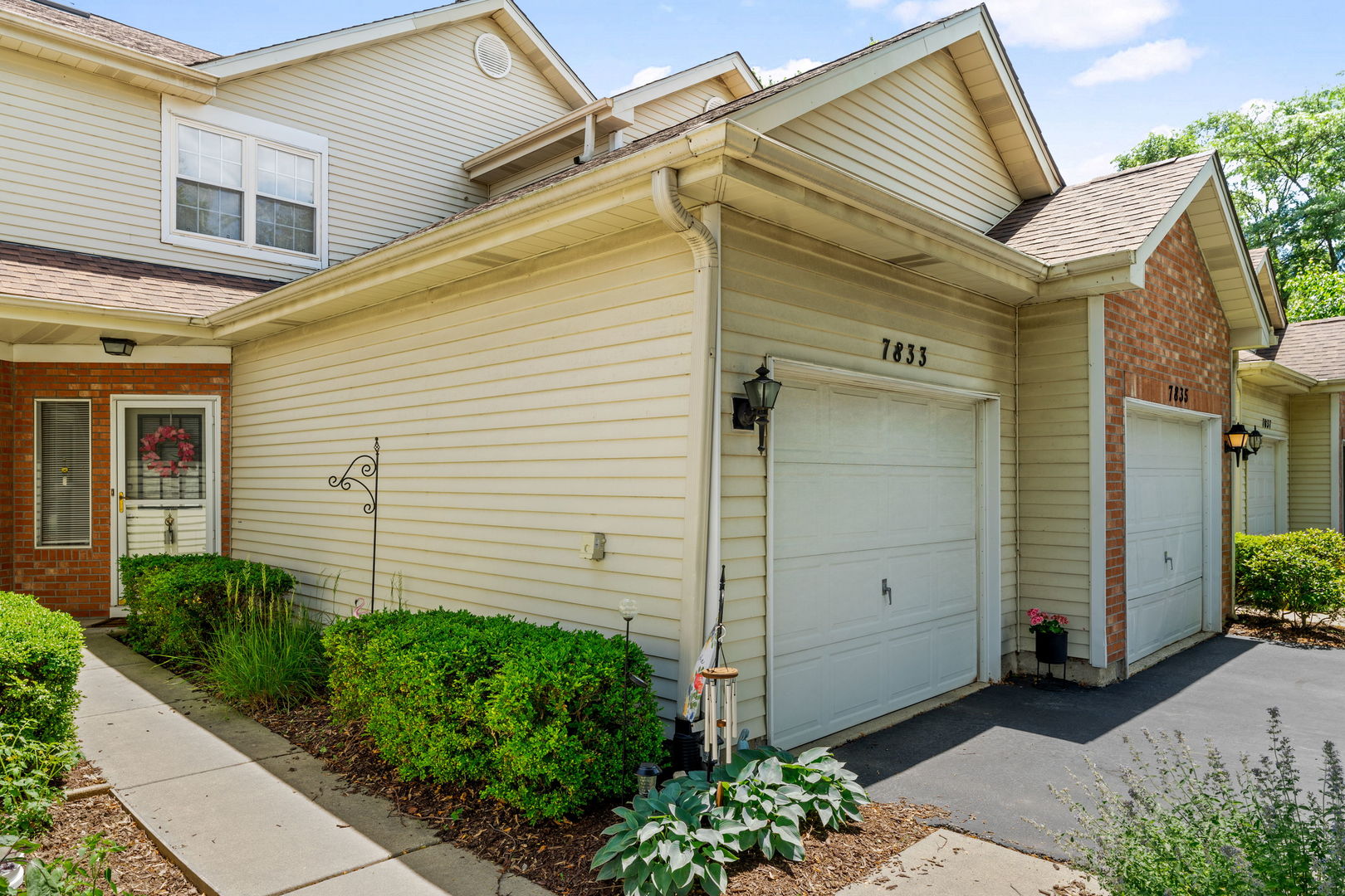 7833 Darien Lake Drive, Darien, IL 60561