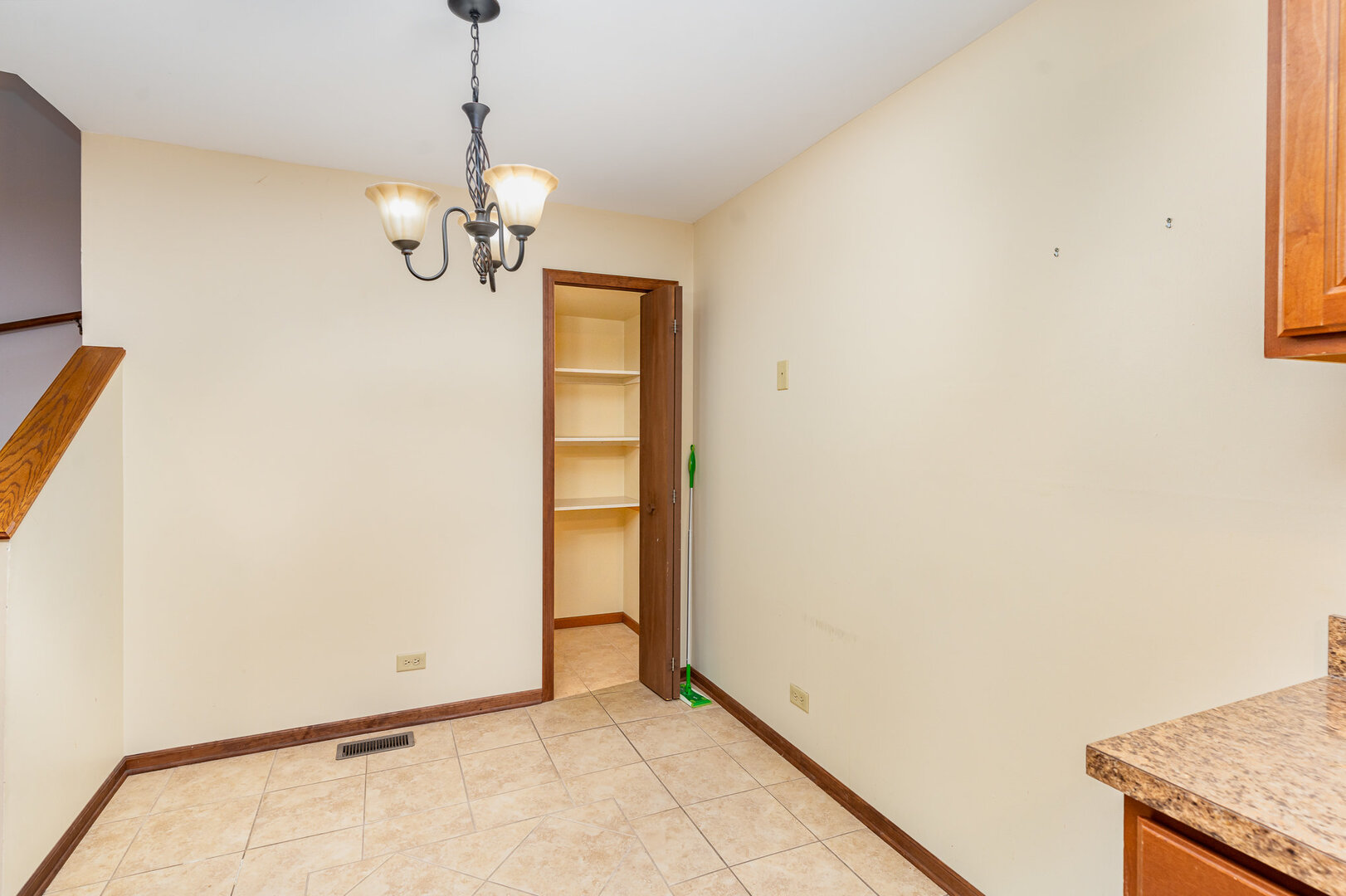 392 Park Ridge Lane #B, Aurora, IL 60504