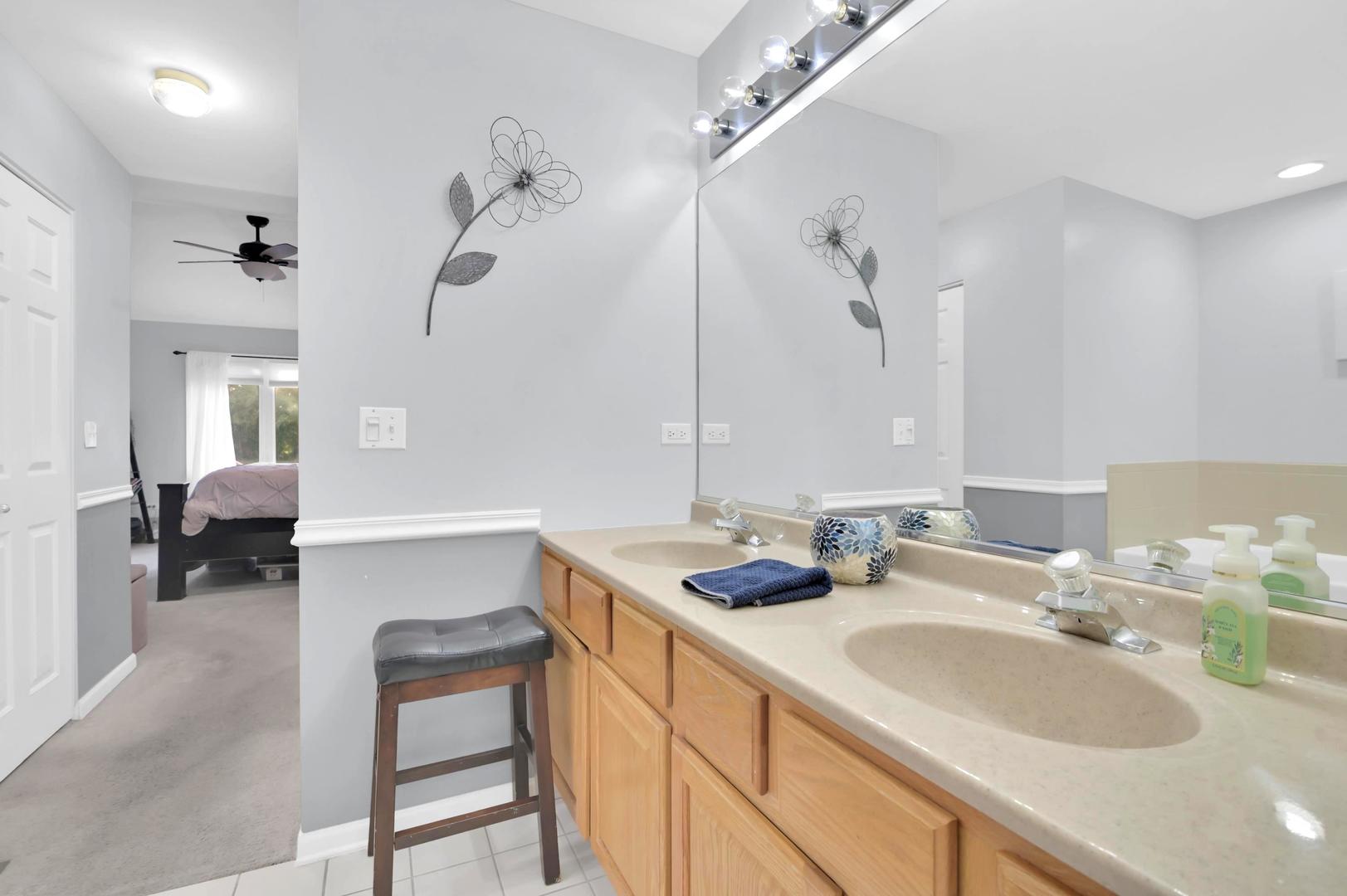 56 Iliad Drive, Tinley Park, IL 60477