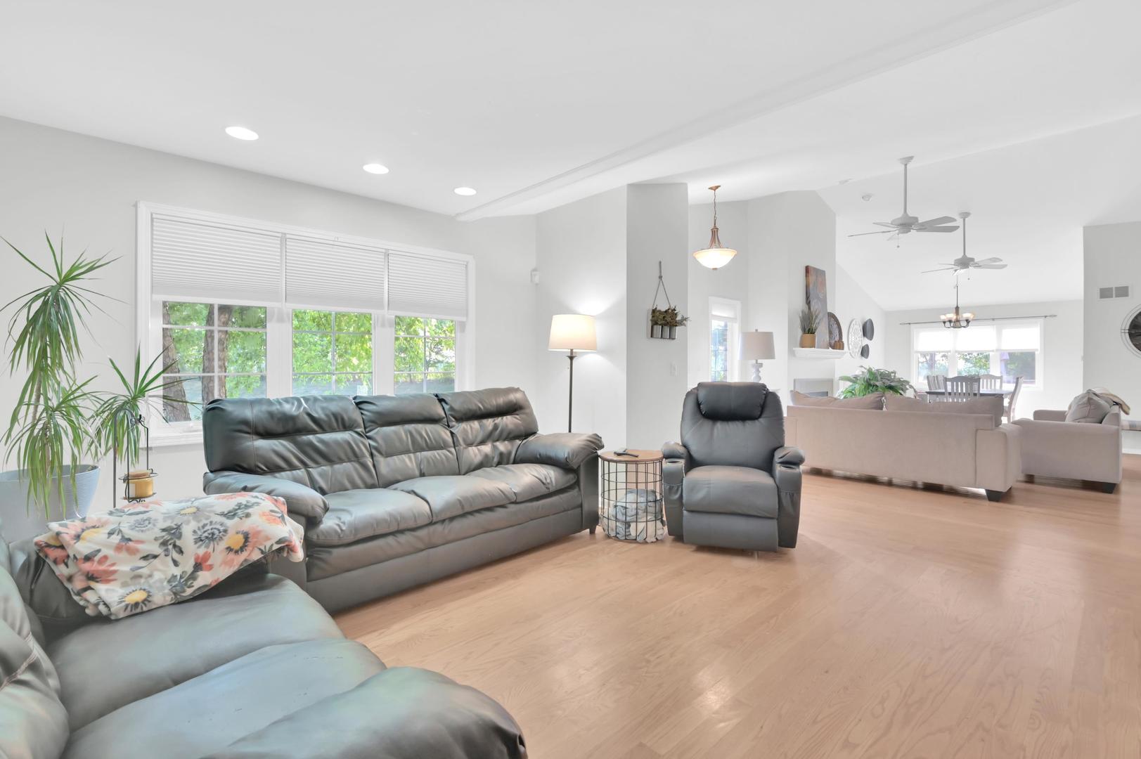 56 Iliad Drive, Tinley Park, IL 60477