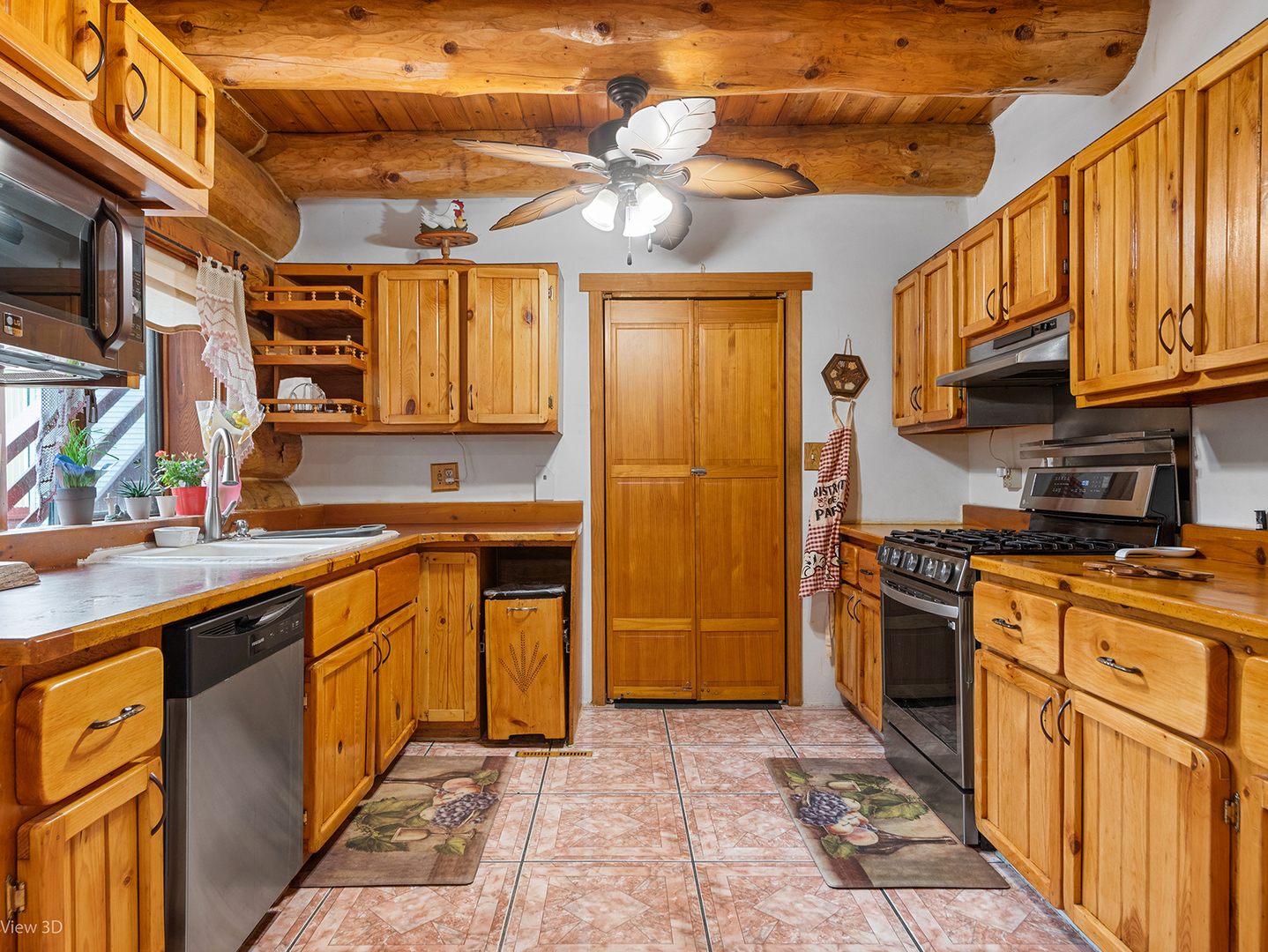 4185 EASTWOOD Place, Park City, IL 60085