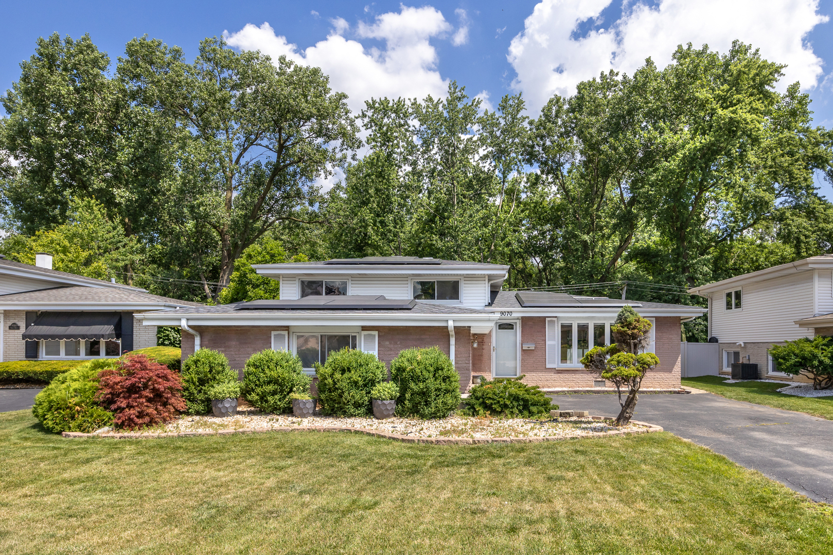 9070 Shady Lane, Hickory Hills, IL 60457