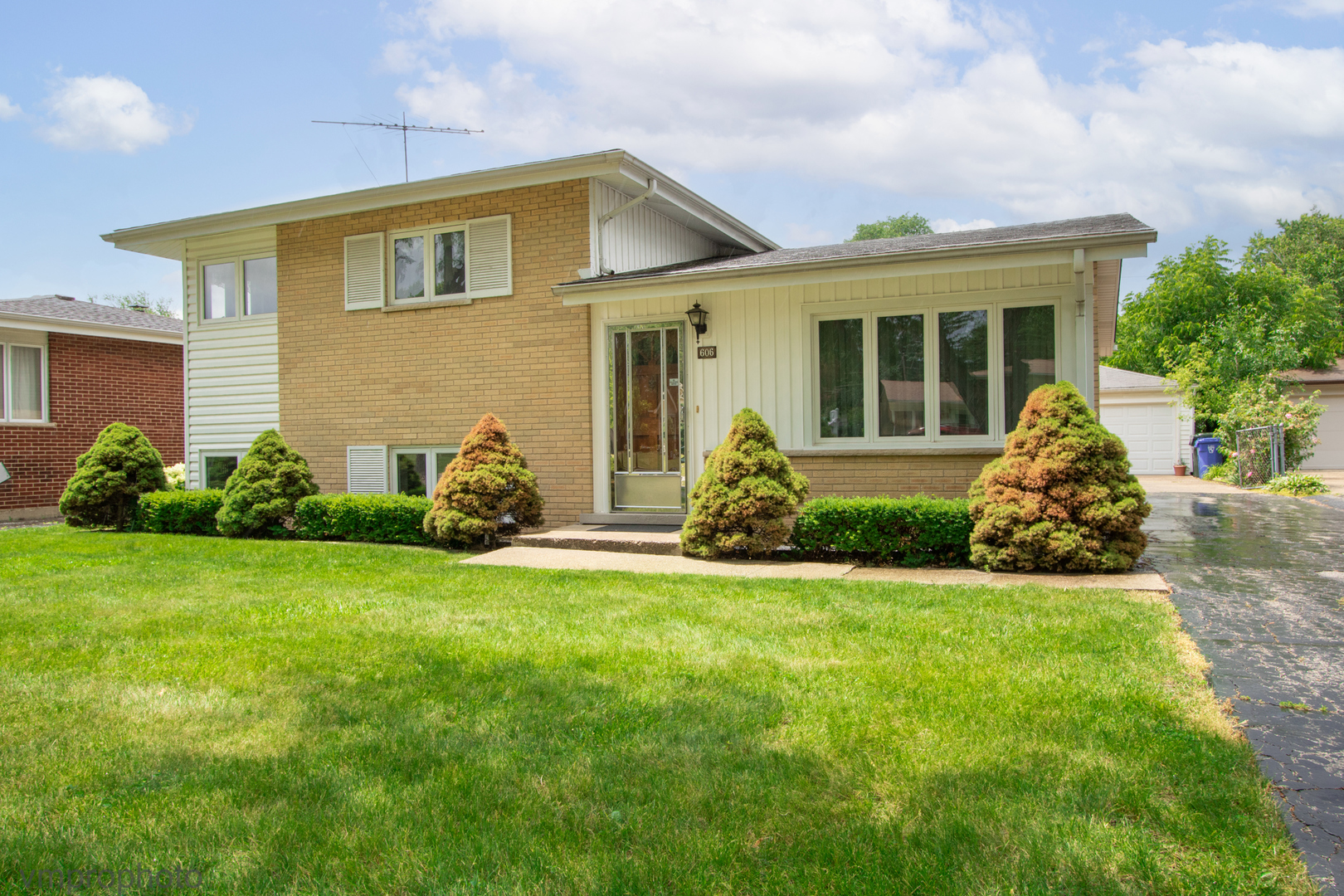 606 N Elmhurst Avenue, Mount Prospect, IL 60056